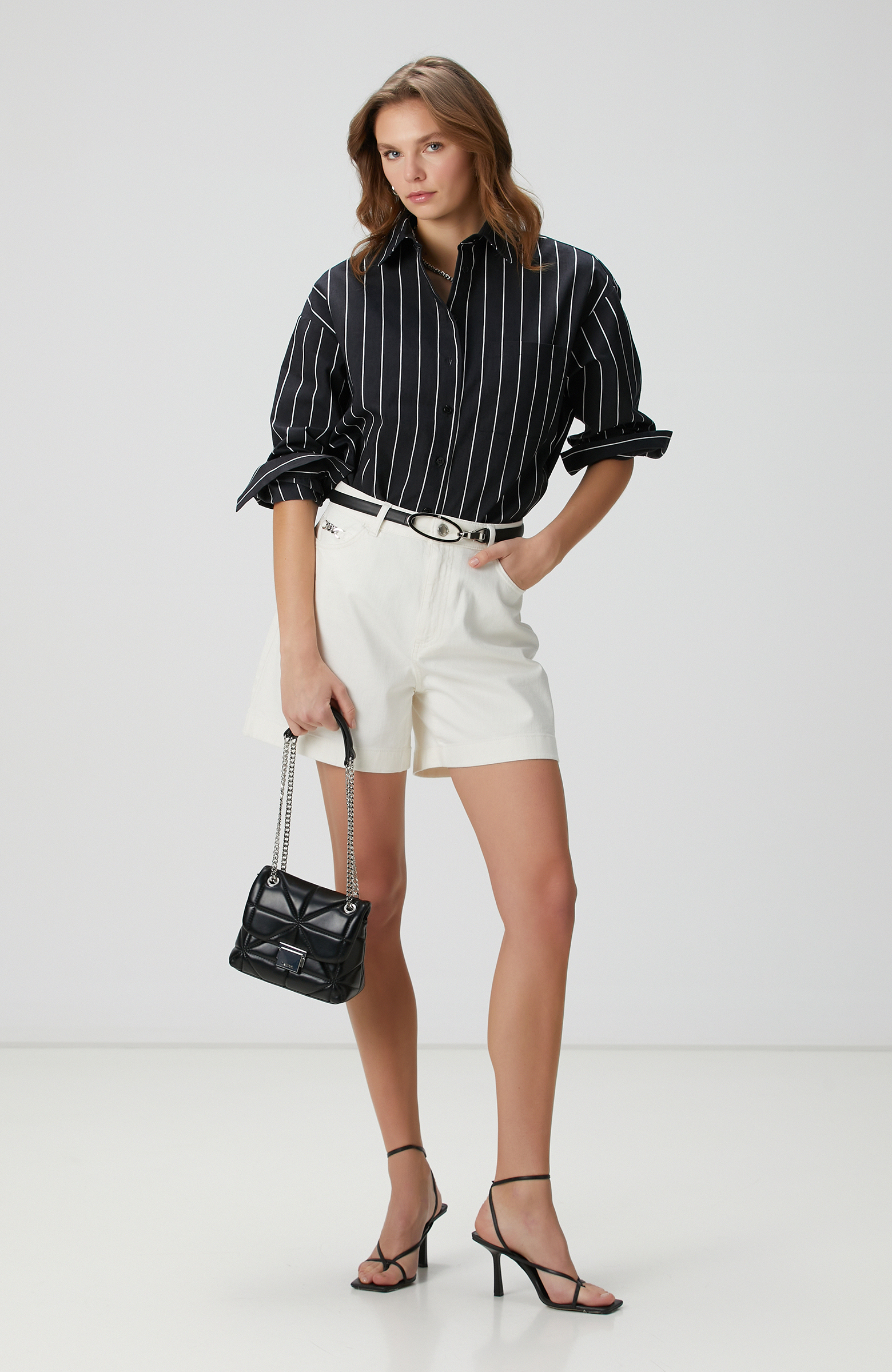 Siyah Beyaz Çizgili Keten Karışımlı Gömlek