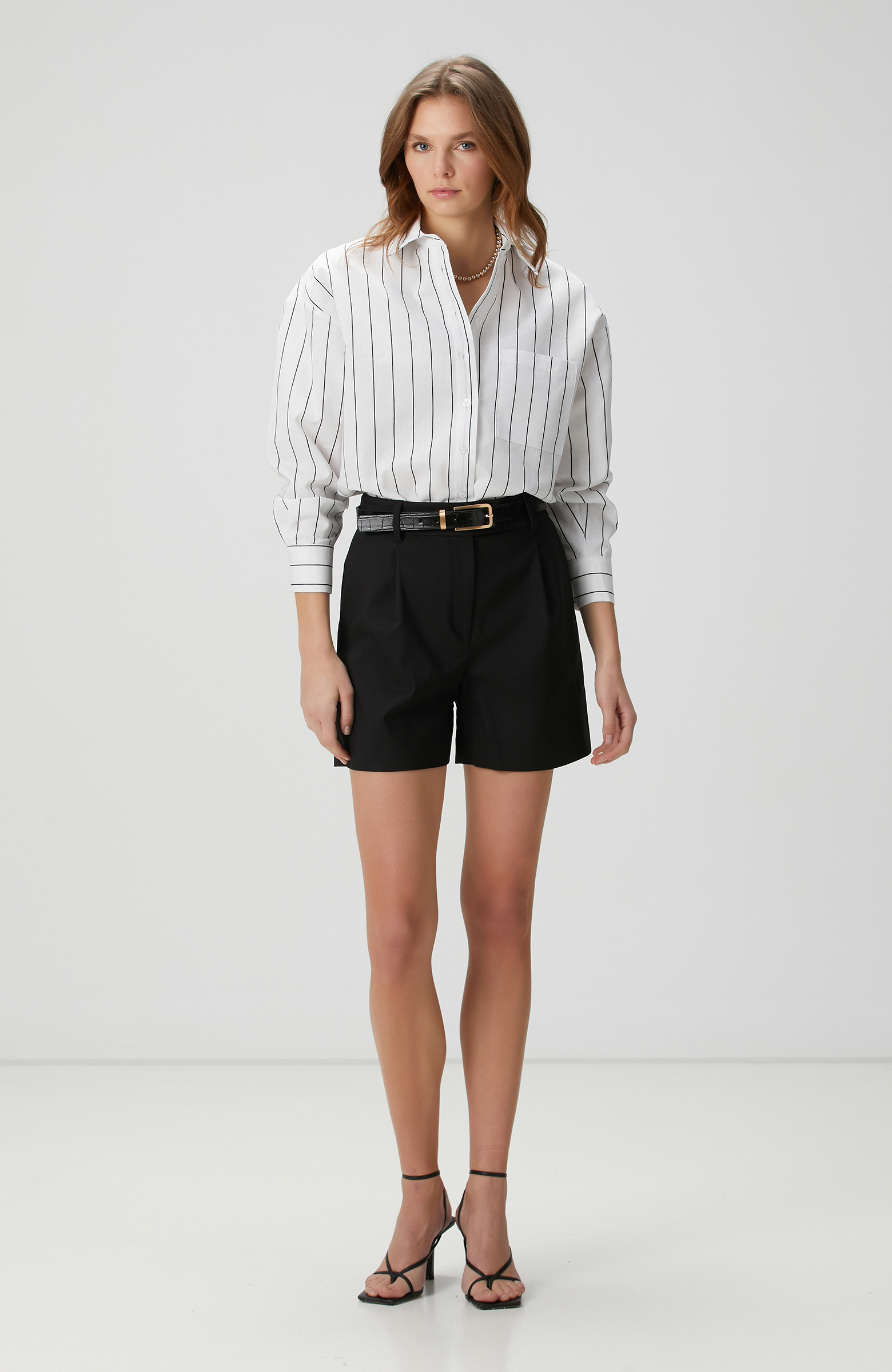 Beyaz Siyah Çizgili Keten Karışımlı Gömlek