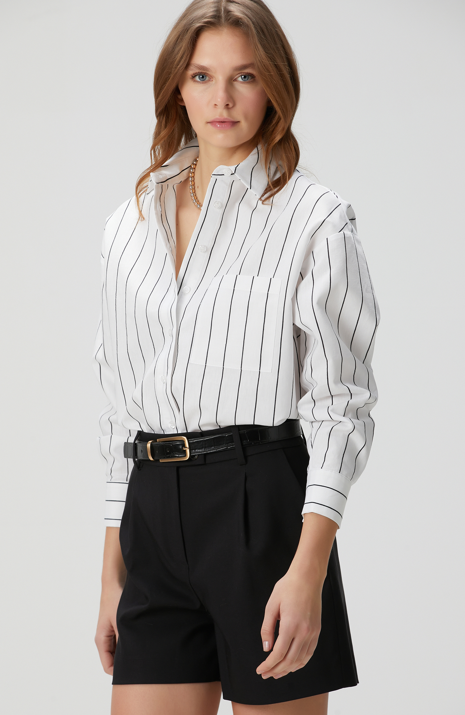 Beyaz Siyah Çizgili Keten Karışımlı Gömlek