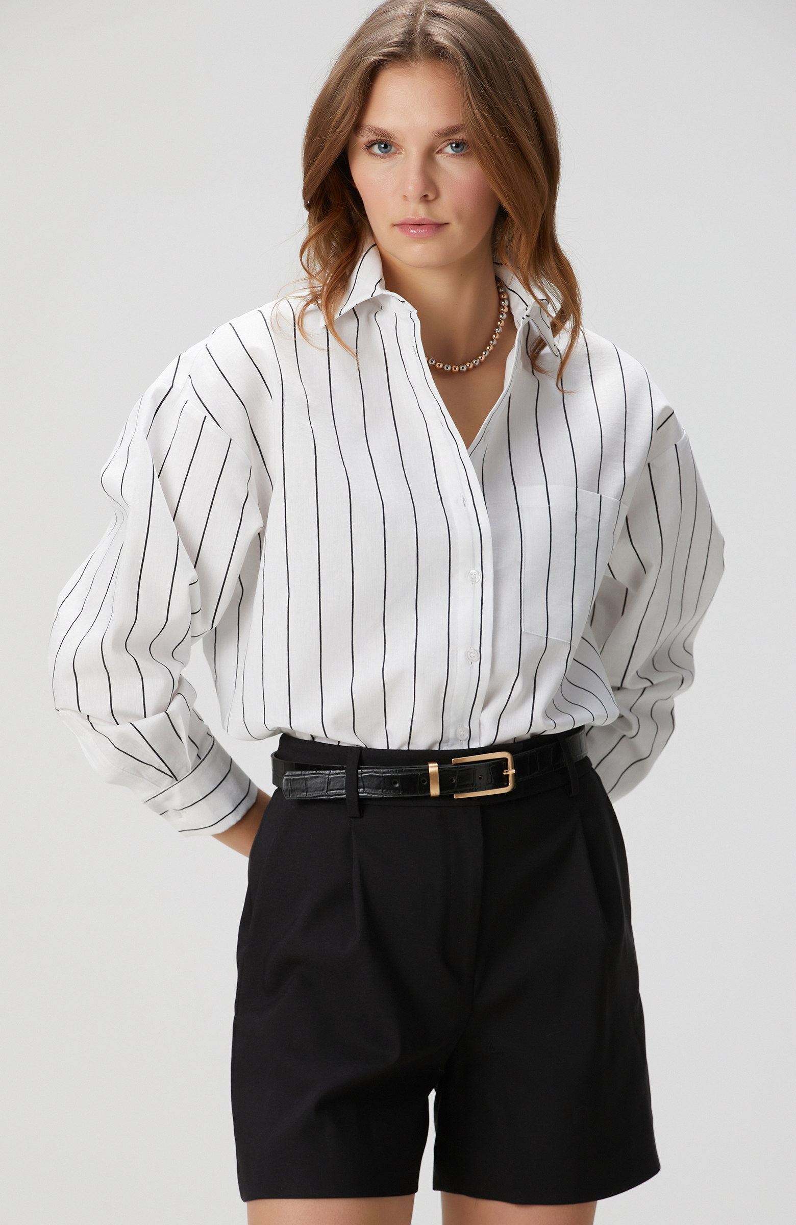 Beyaz Siyah Çizgili Keten Karışımlı Gömlek