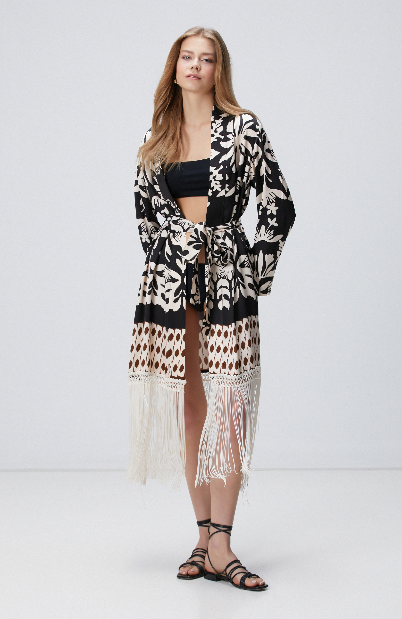 Siyah Püsküllü Desenli Kaftan