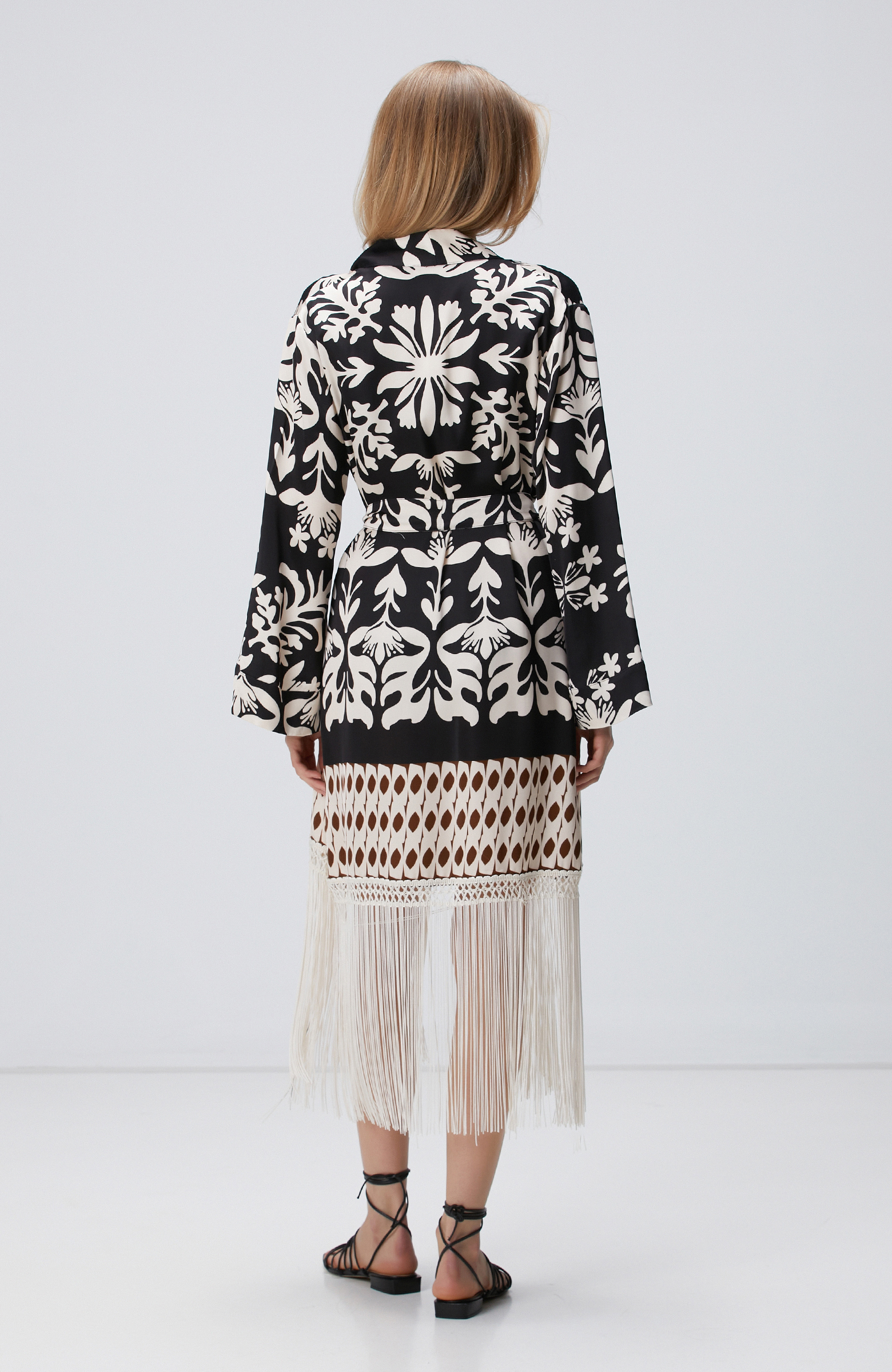 Siyah Püsküllü Desenli Kaftan