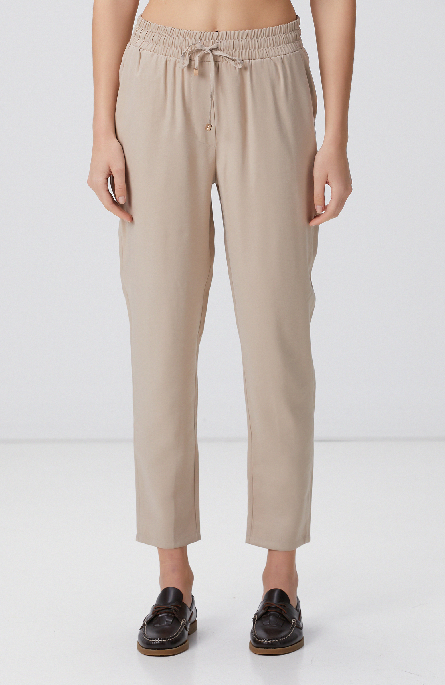 Bej Diyagonal Desenli Pantolon