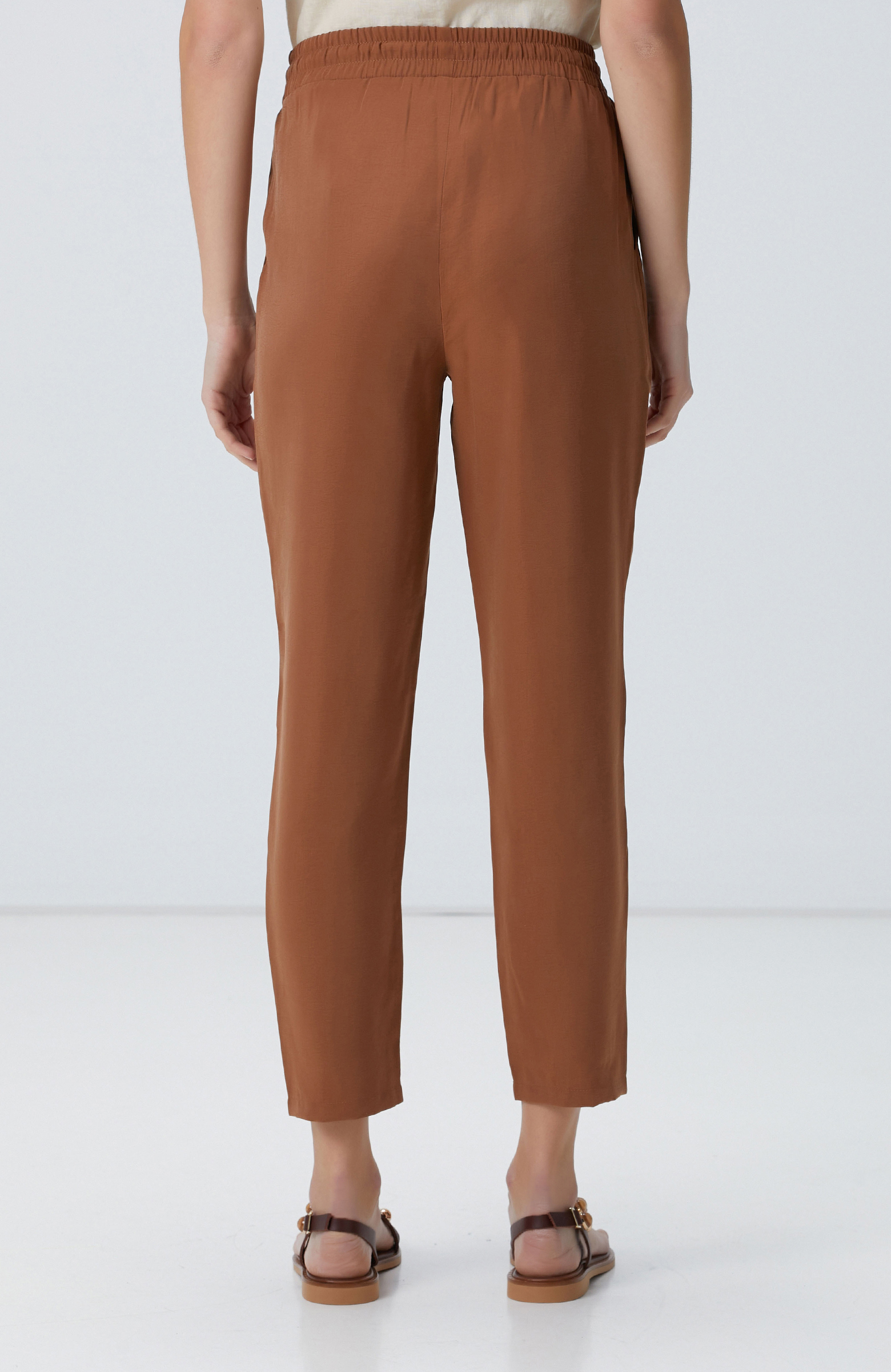 Kahverengi Diyagonal Desenli Pantolon