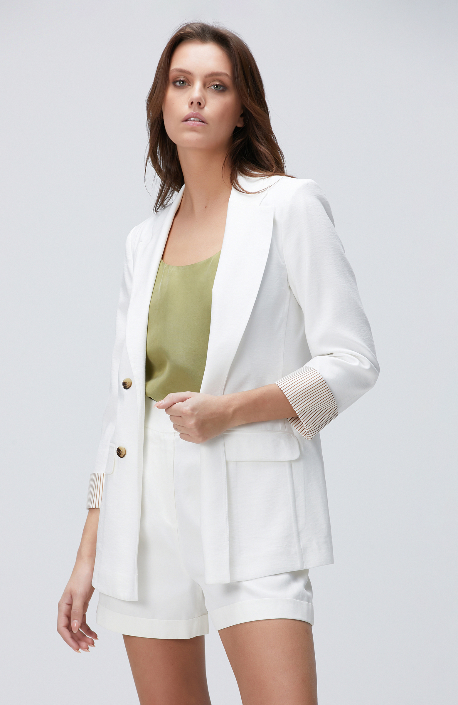 Beyaz Kol Ucu Desenli Astar Detaylı Ceket