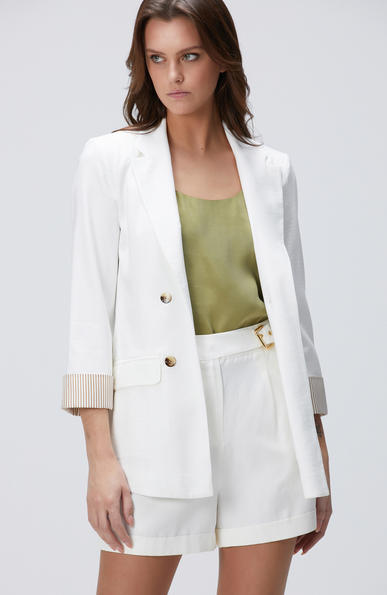 Beyaz Kol Ucu Desenli Astar Detaylı Ceket