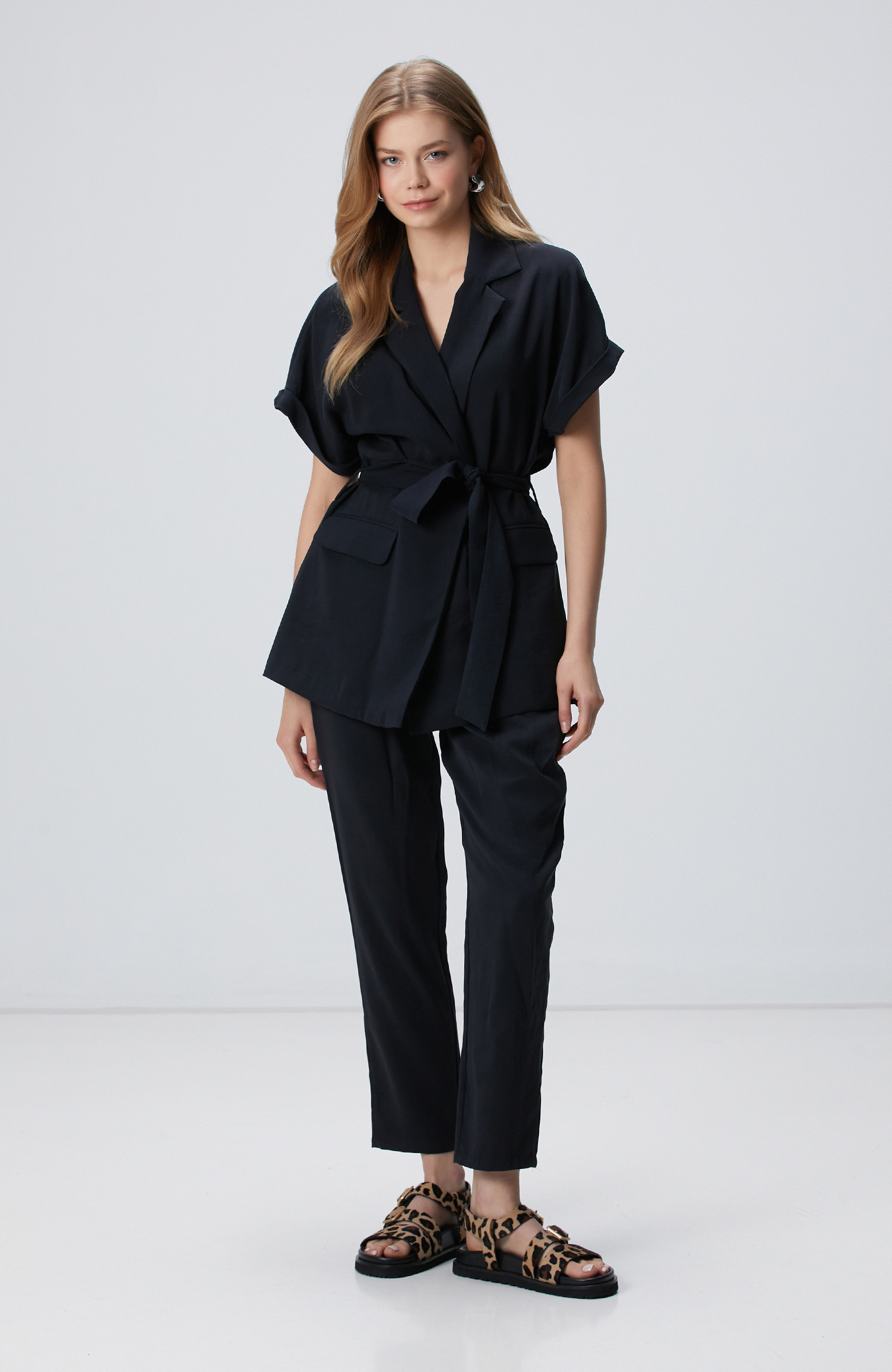 Siyah Beli Kuşaklı Ceket