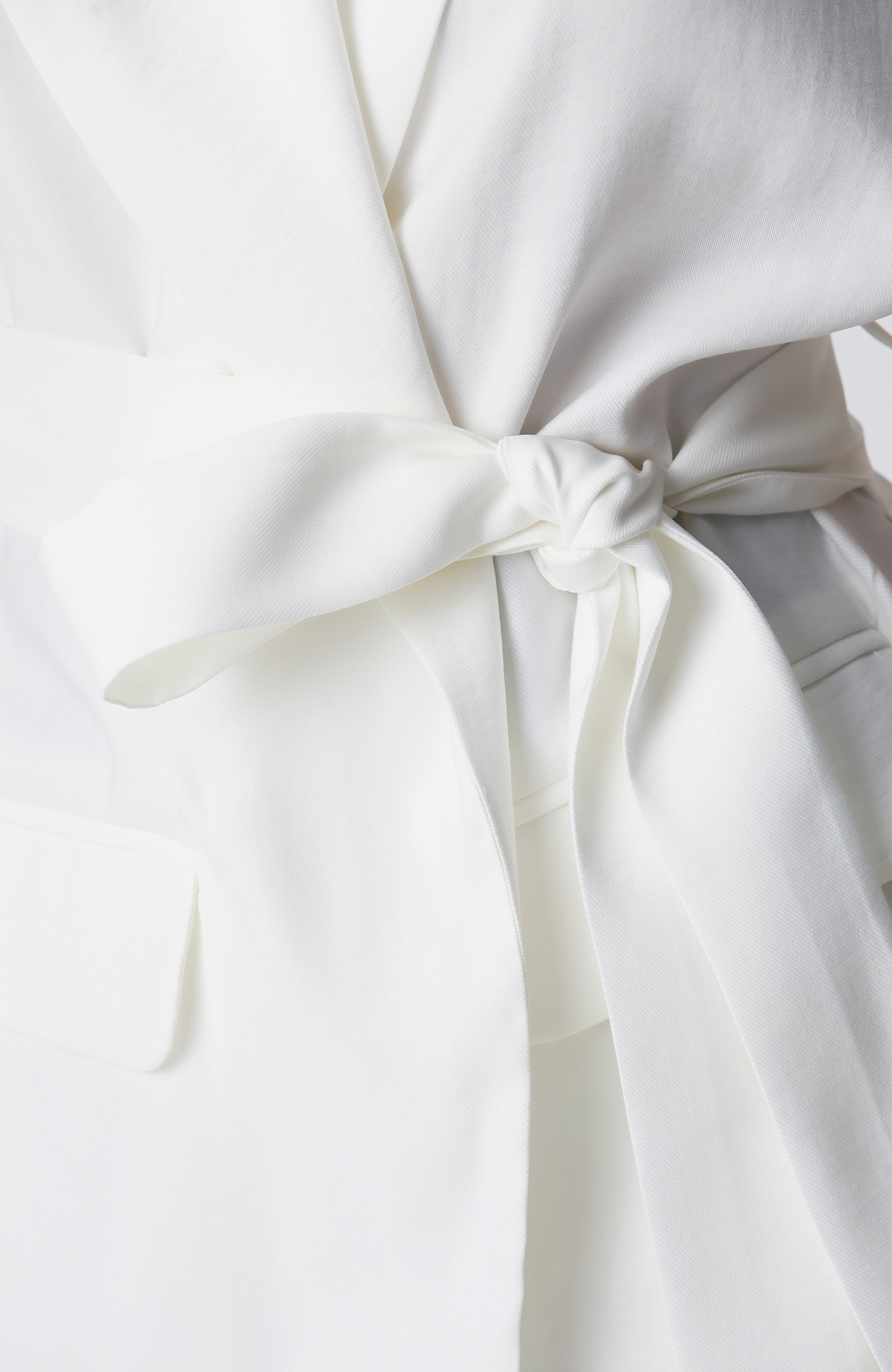 Beyaz Beli Kuşaklı Ceket