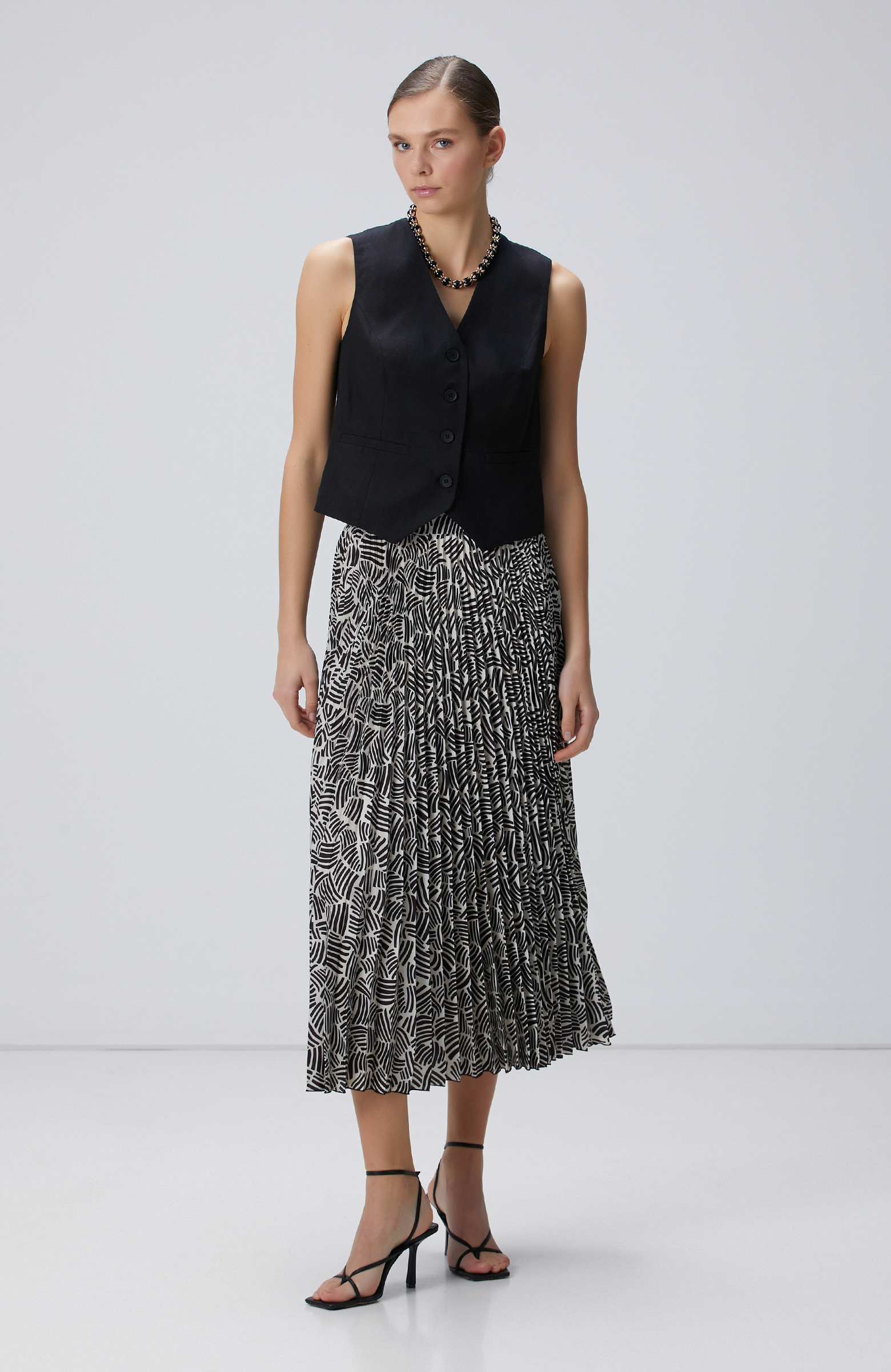 Kırık Beyaz Siyah Desenli Midi Etek