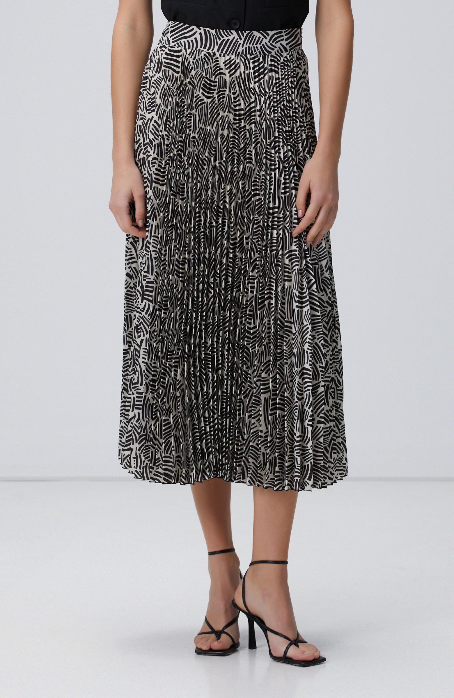 Kırık Beyaz Siyah Desenli Midi Etek