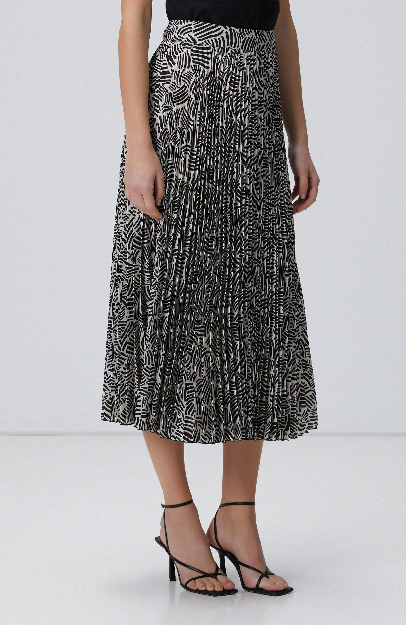 Kırık Beyaz Siyah Desenli Midi Etek