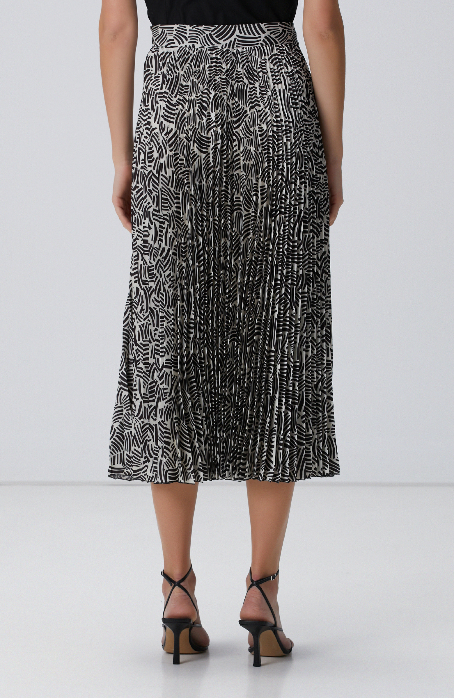 Kırık Beyaz Siyah Desenli Midi Etek