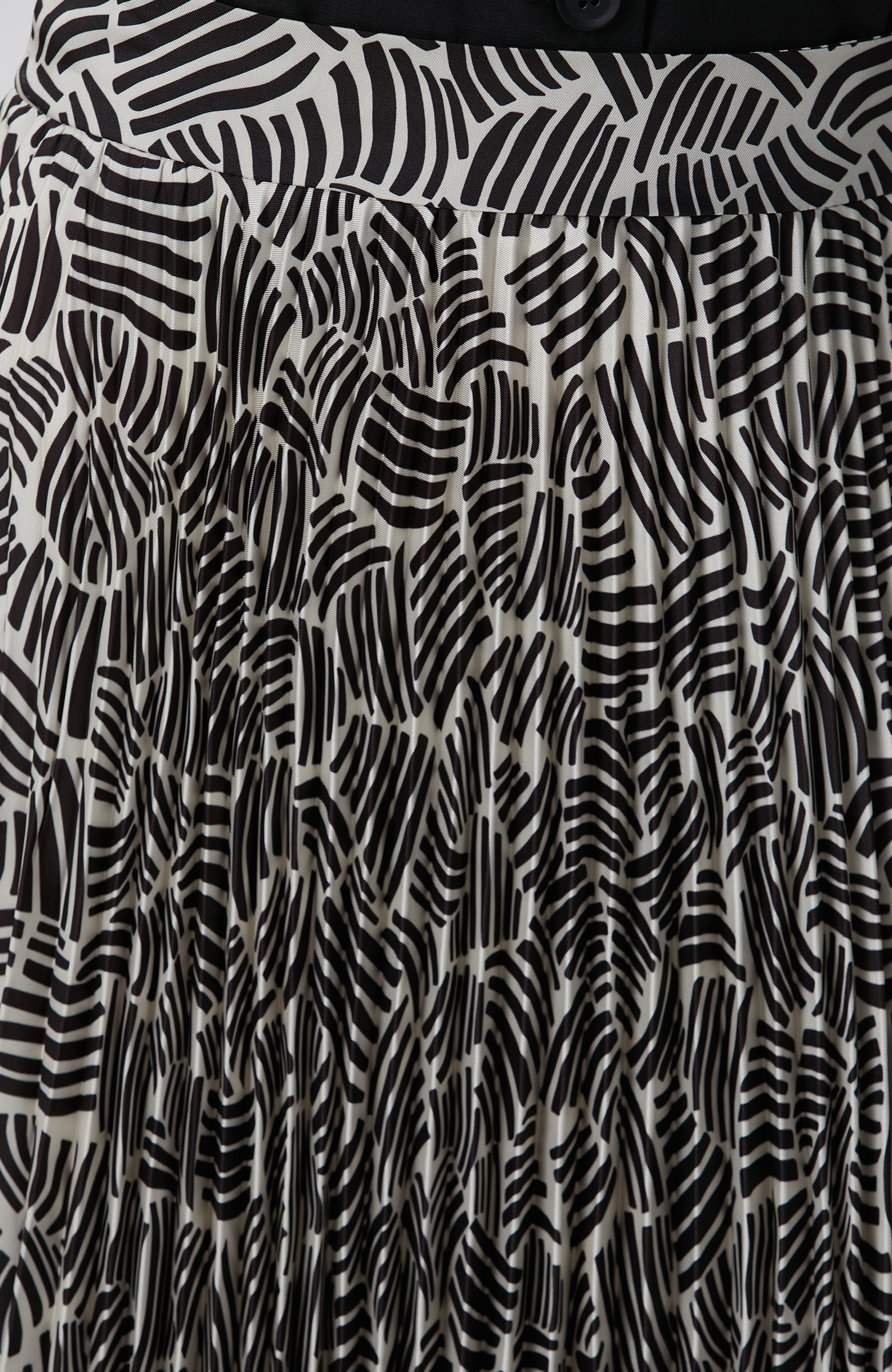 Kırık Beyaz Siyah Desenli Midi Etek