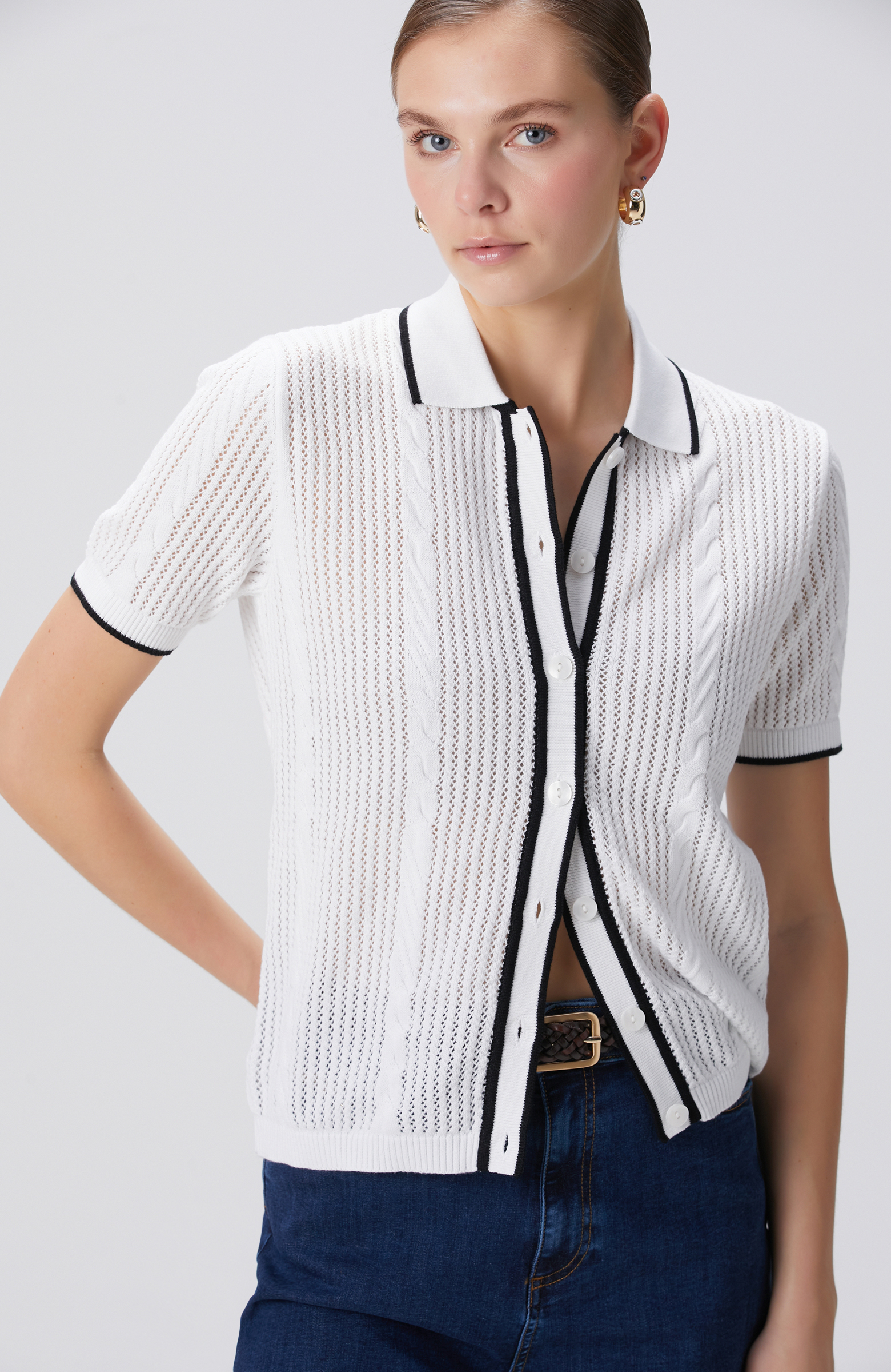 Beyaz Delikli Örgü Triko Gömlek