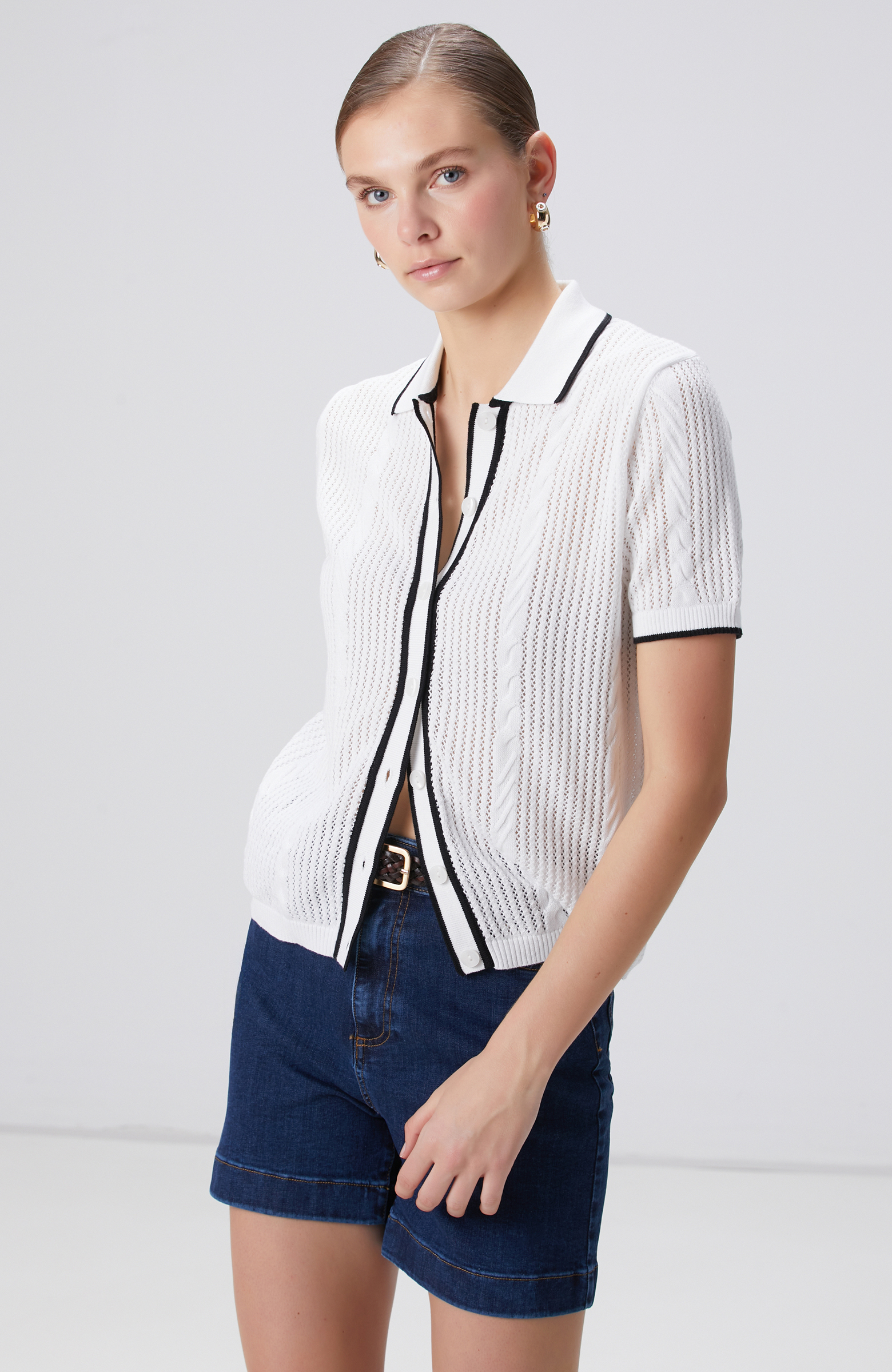 Beyaz Delikli Örgü Triko Gömlek