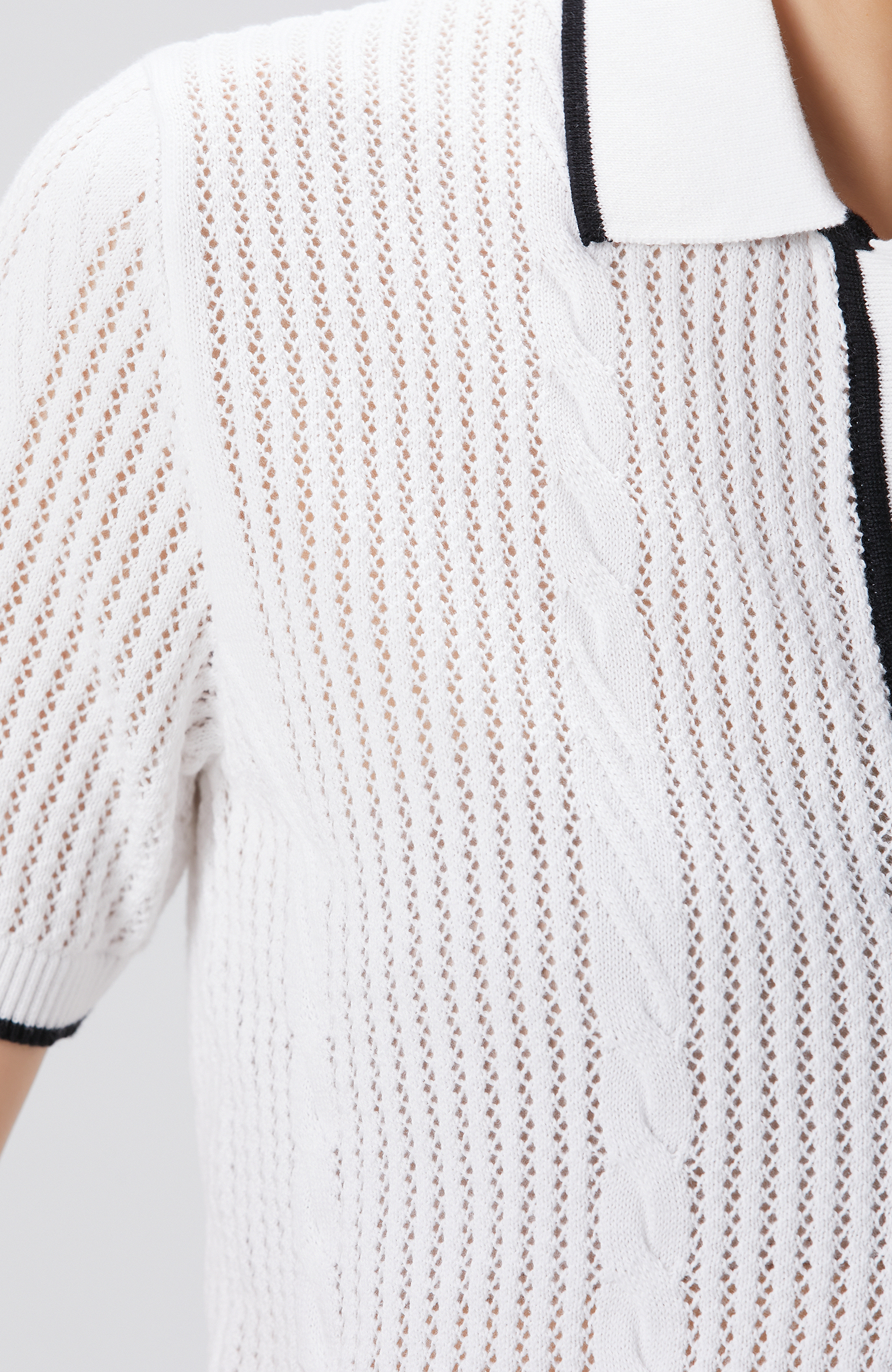 Beyaz Delikli Örgü Triko Gömlek