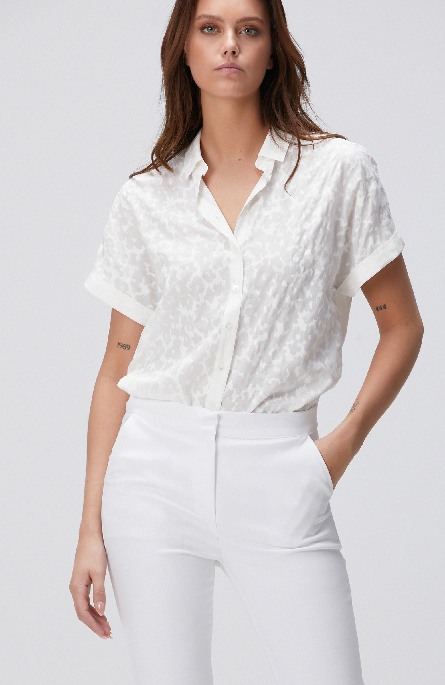 Kırık Beyaz Desenli Gömlek