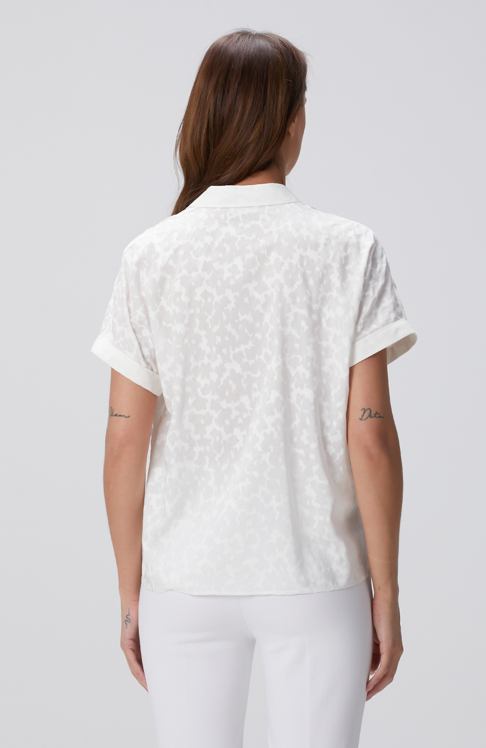 Kırık Beyaz Desenli Gömlek