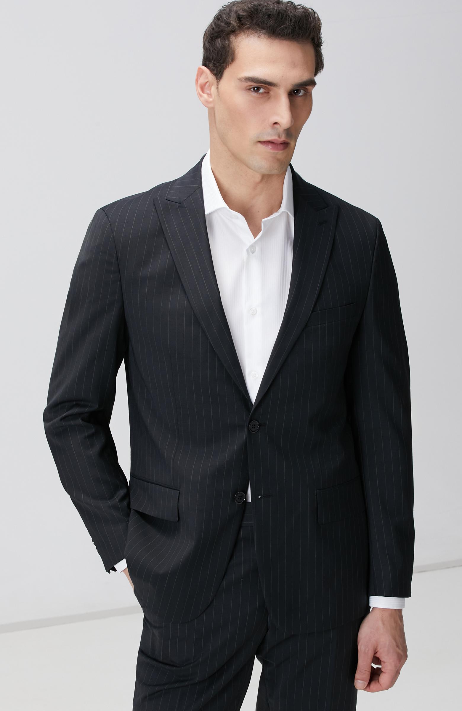 Siyah Çizgi Desenli Yün Karışımlı Takım Elbise