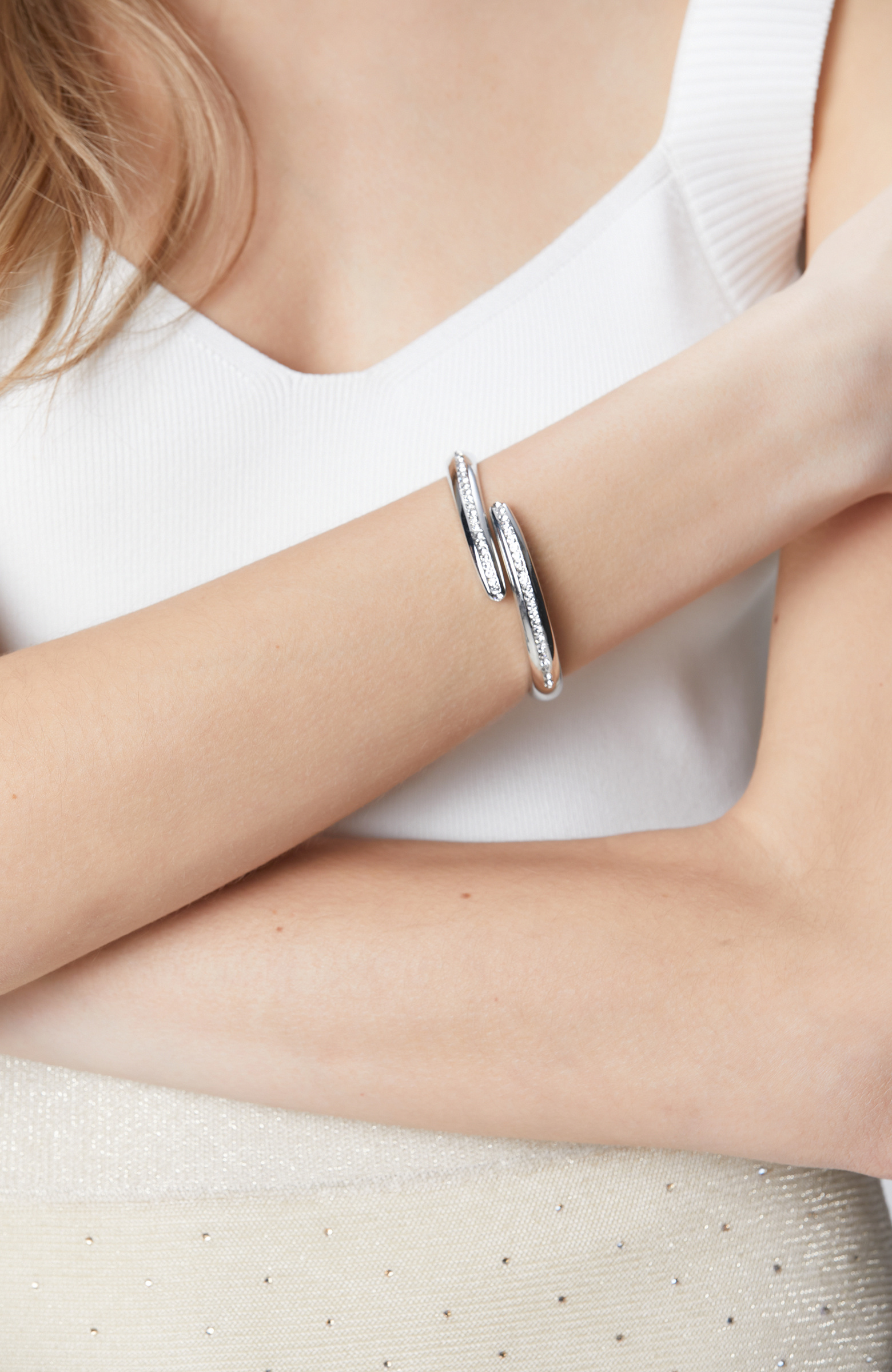 Silver Taşlı Kadın Metal Bilezik