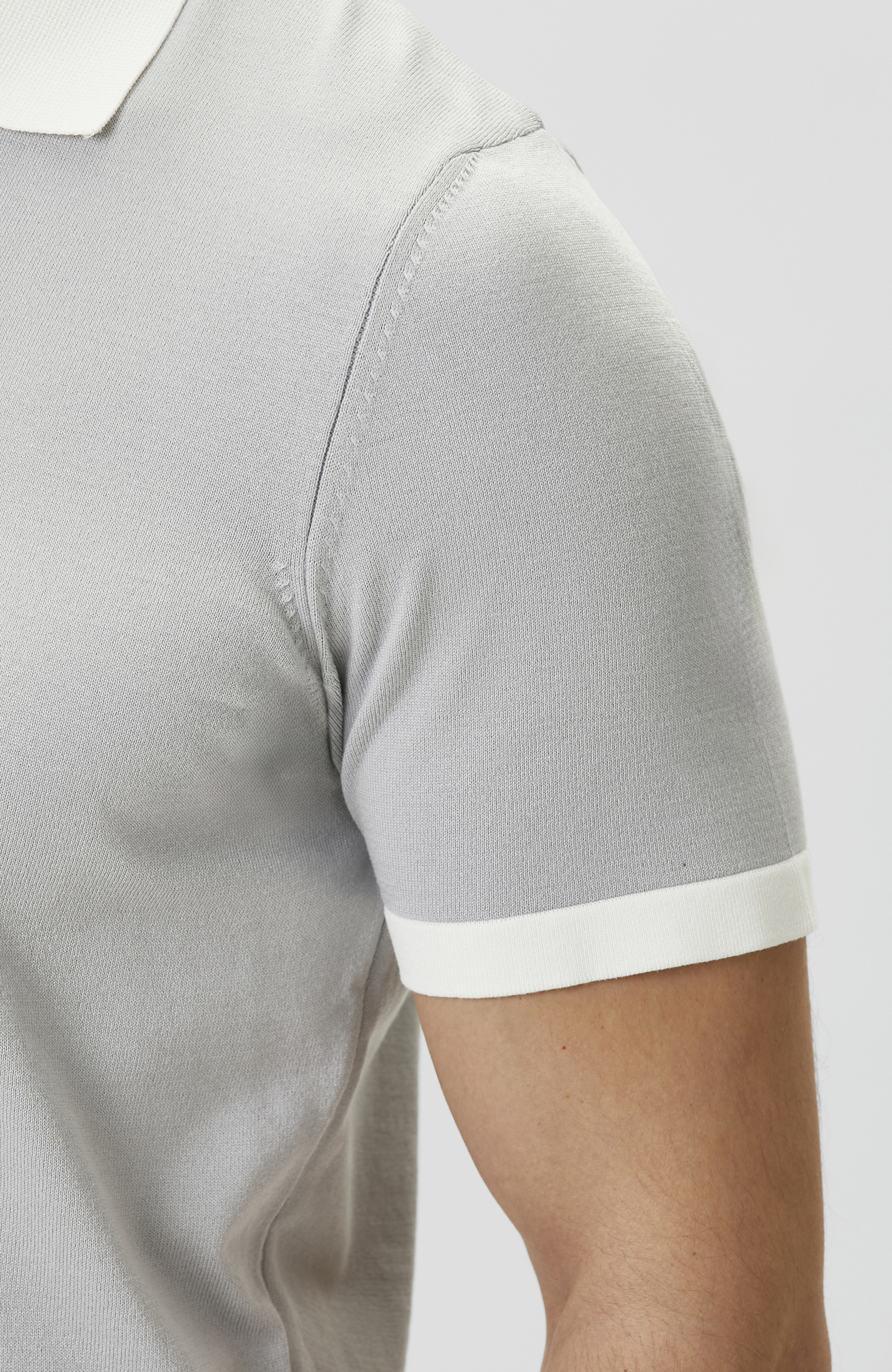 Gri Apaş Yaka Kontrast Renk Detaylı Kazak