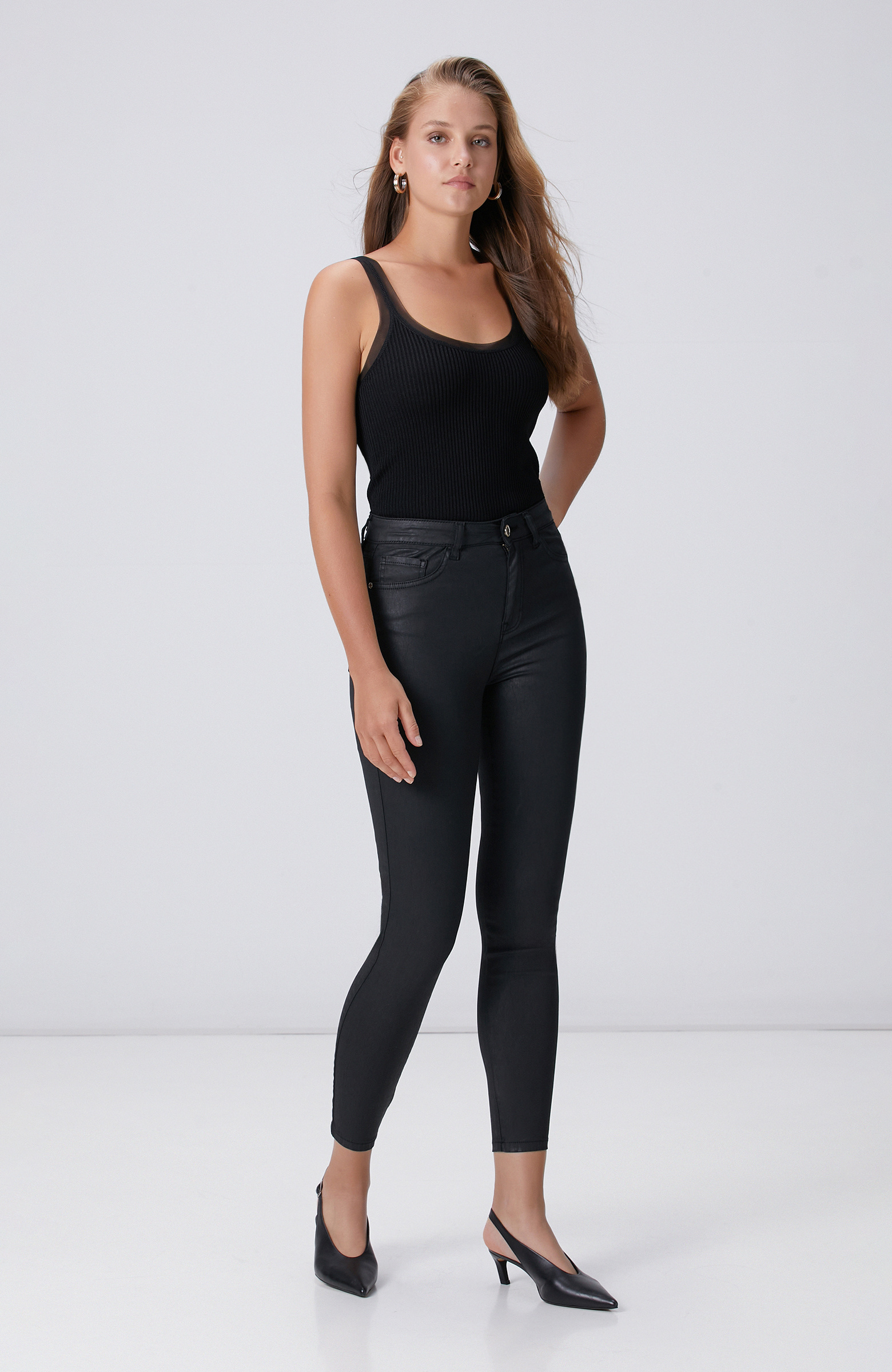 Siyah Tül Garni Detaylı Triko Atlet