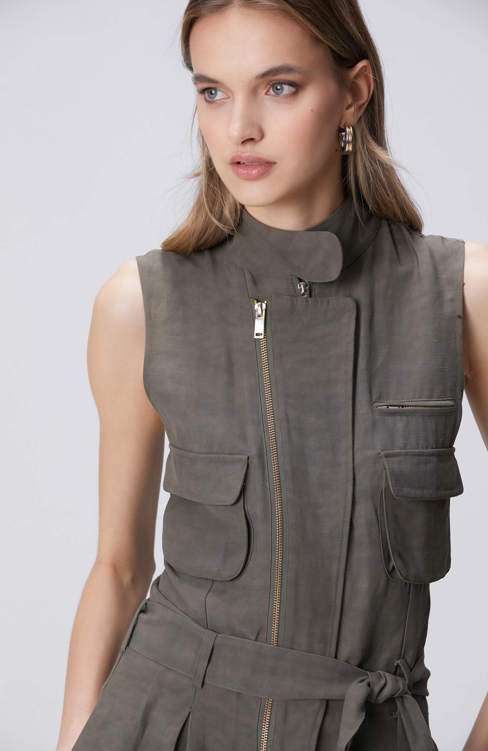 Haki Dik Yaka Kolsuz Keten Karışımlı Tulum