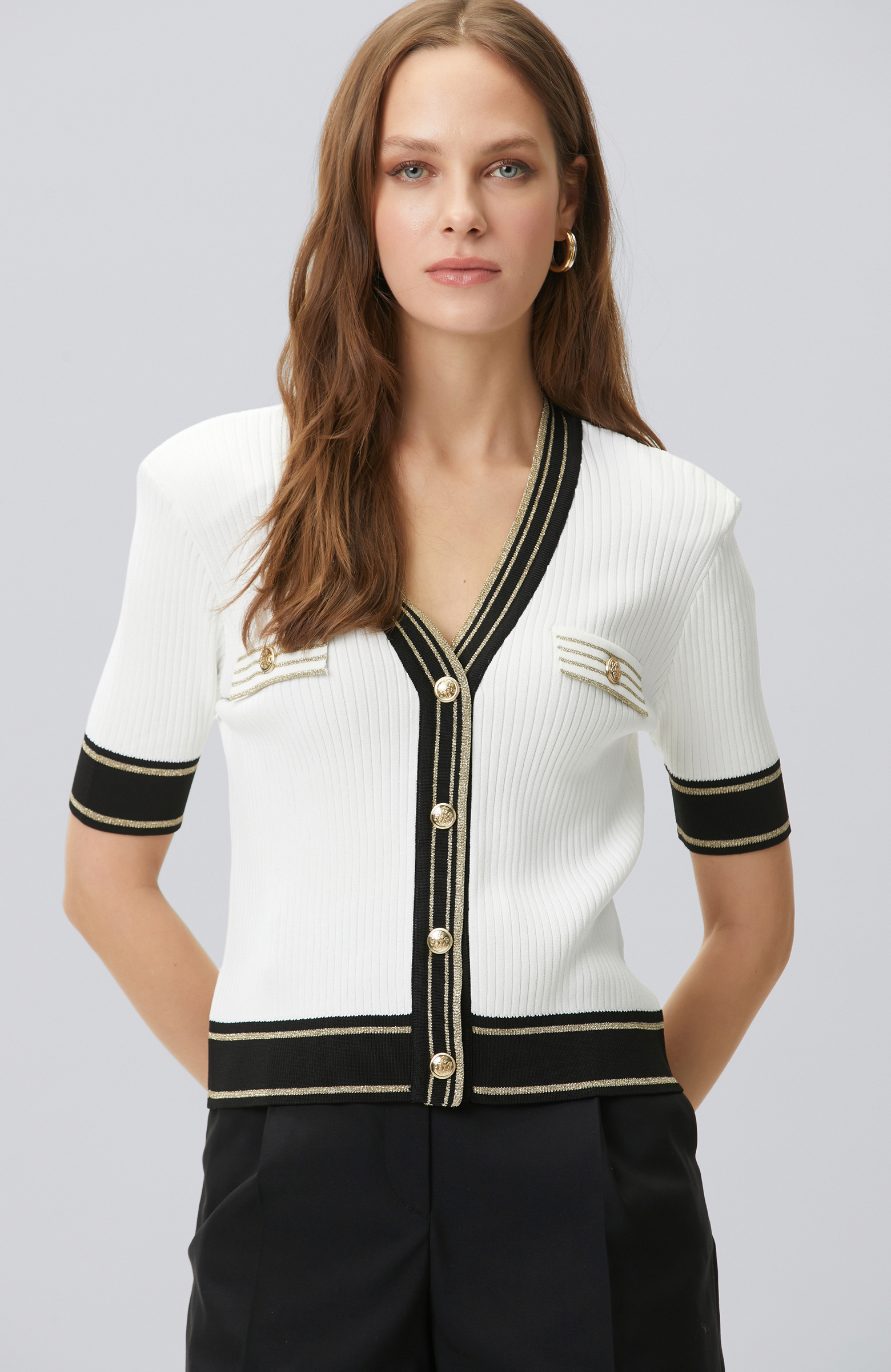 Siyah Kırık Beyaz V Yaka Vatkalı Triko Ceket