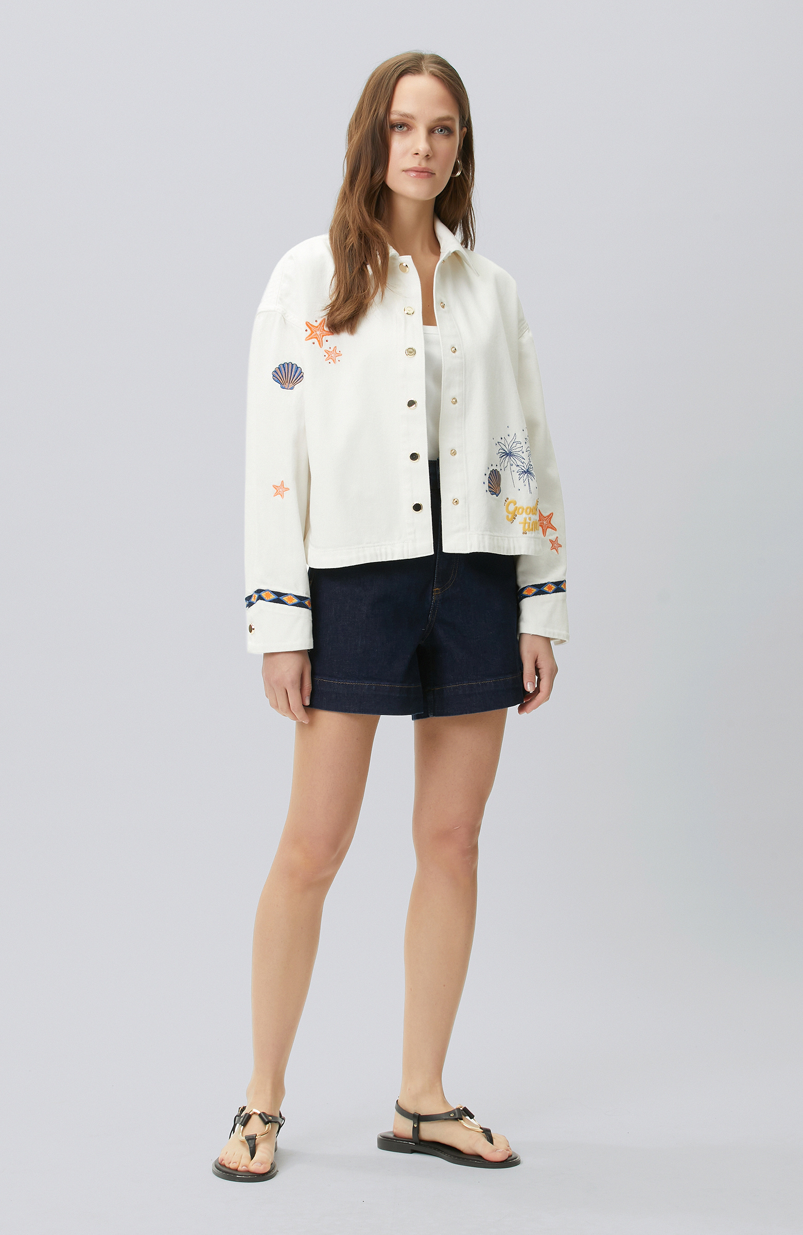 Beyaz Nakış ve Artwork Detaylı Denim Mont