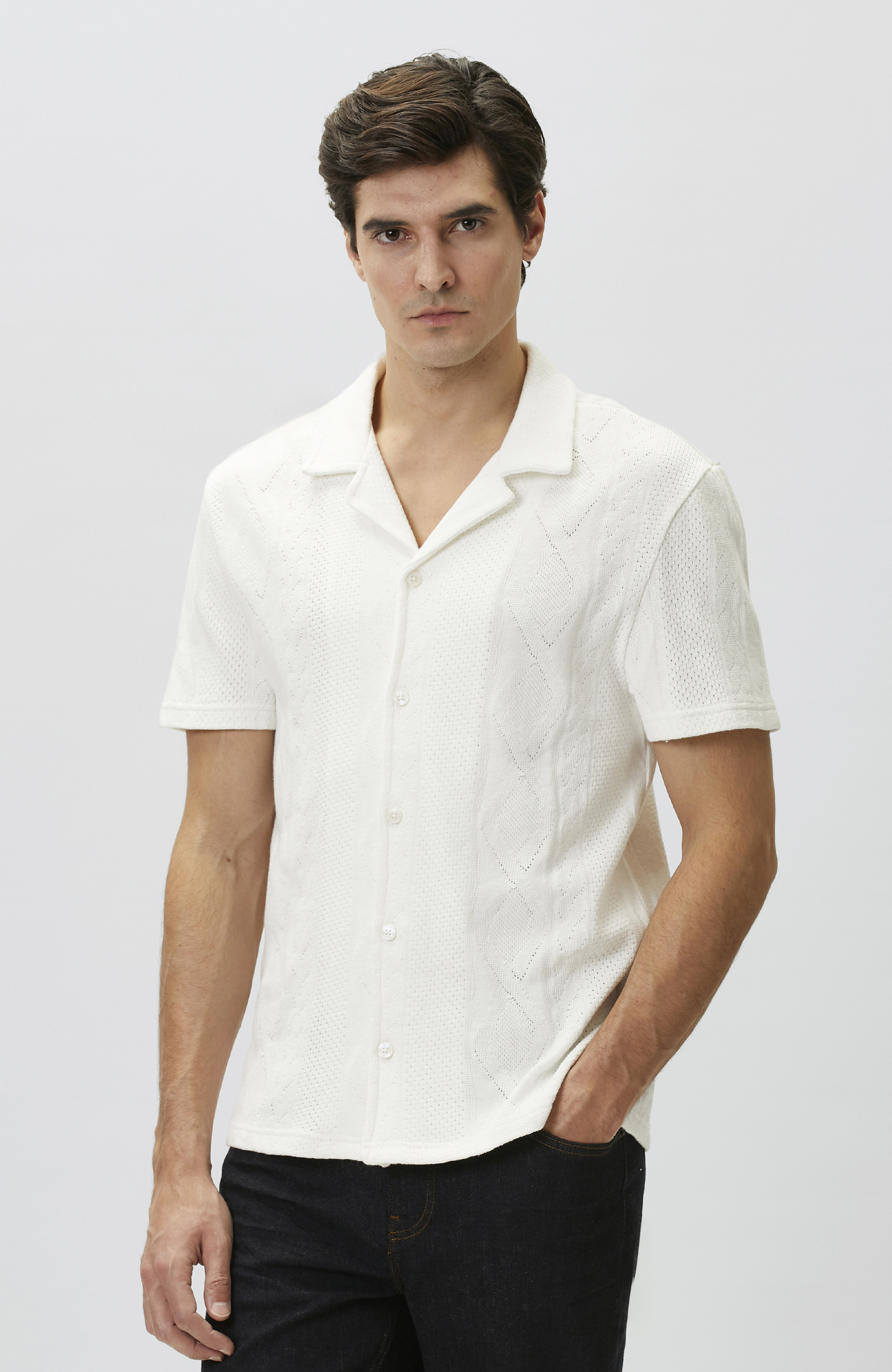 Kırık Beyaz Ajurlu Örme Gömlek