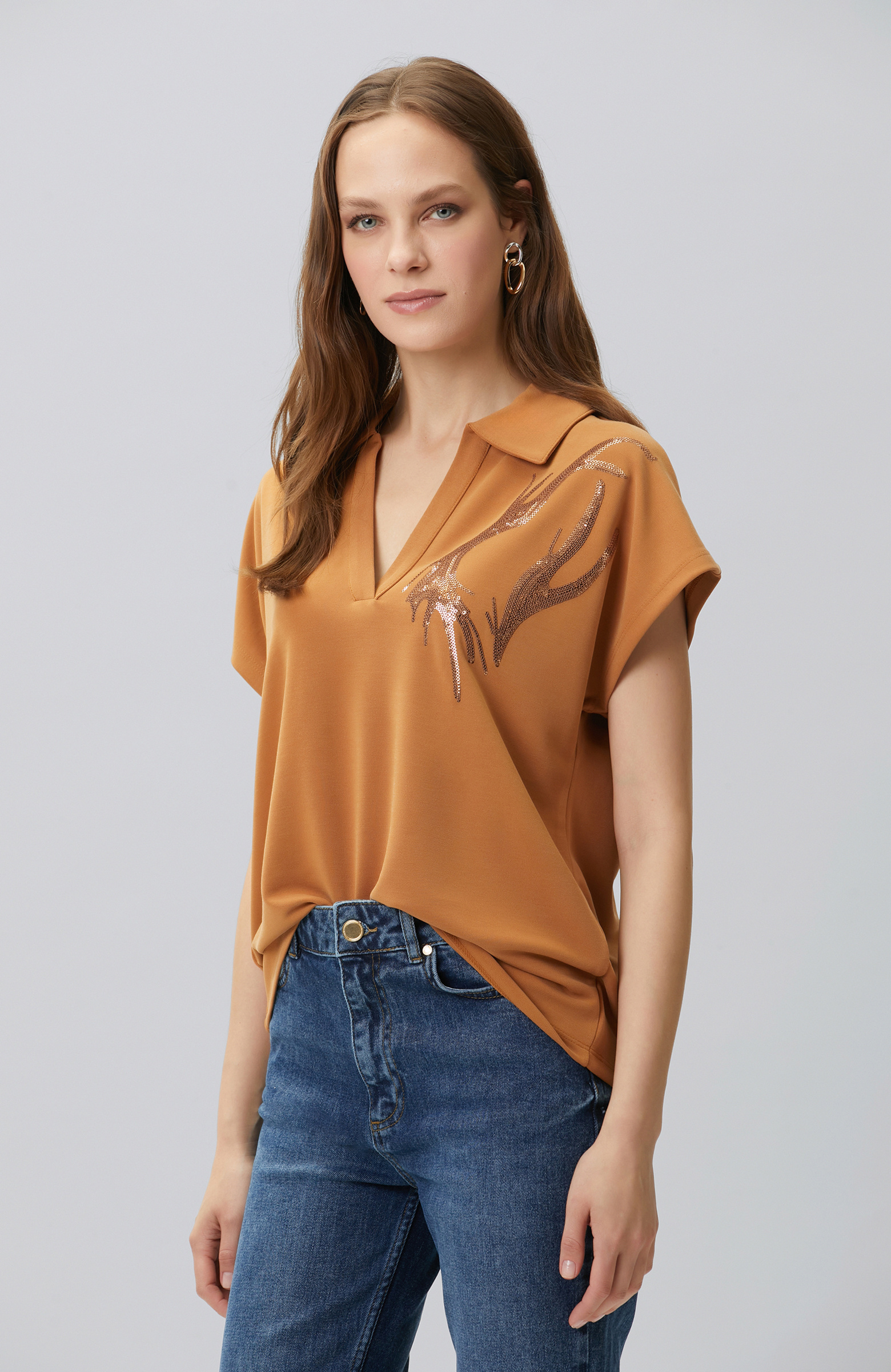 Cinnamon Sequin Embroidery Detailed T-shirt