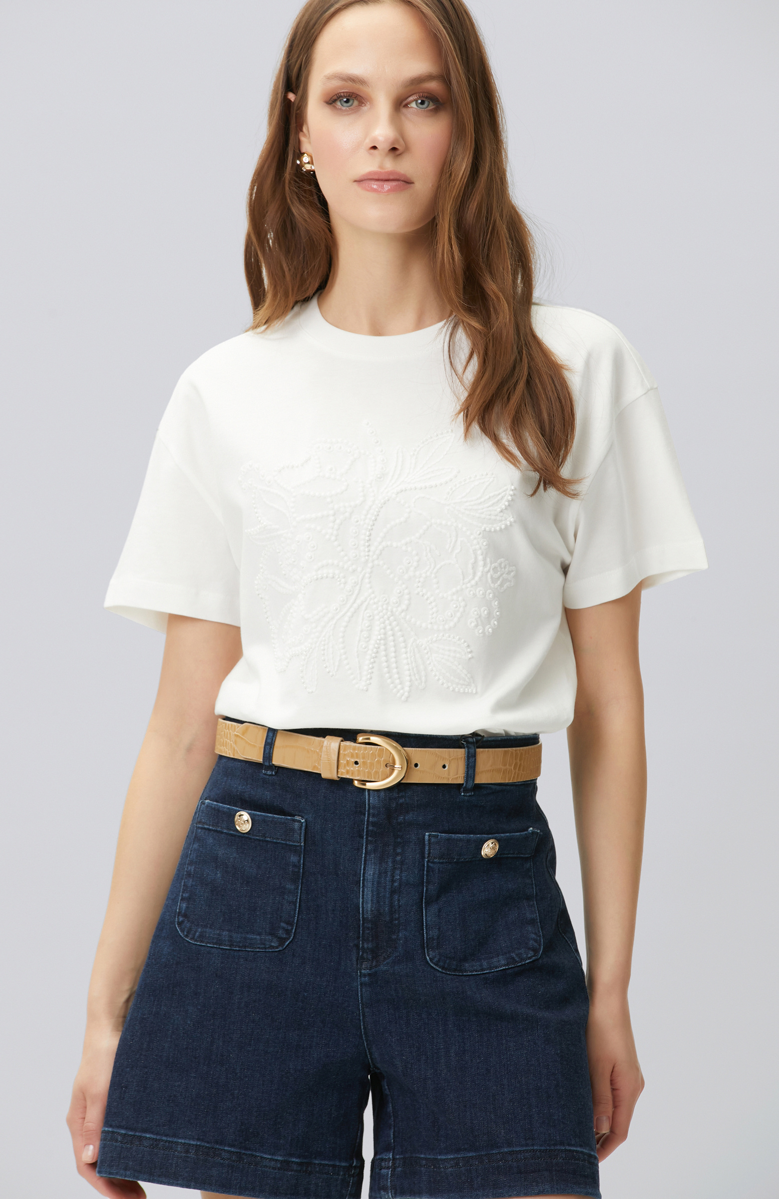 Kırık Beyaz Boncuk İşleme Detaylı T-shirt