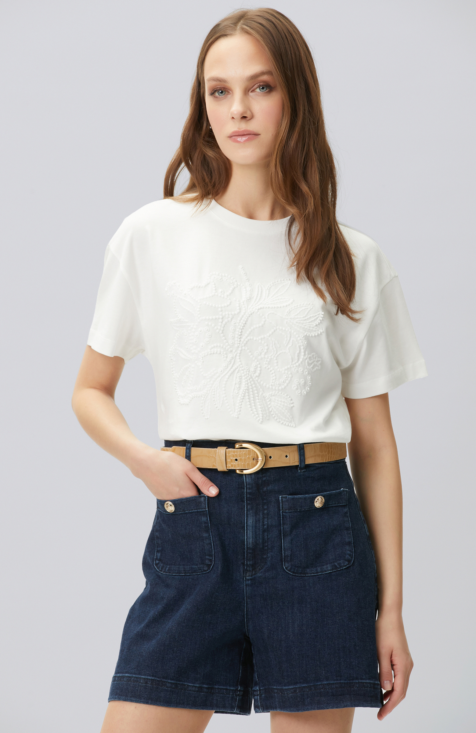 Kırık Beyaz Boncuk İşleme Detaylı T-shirt