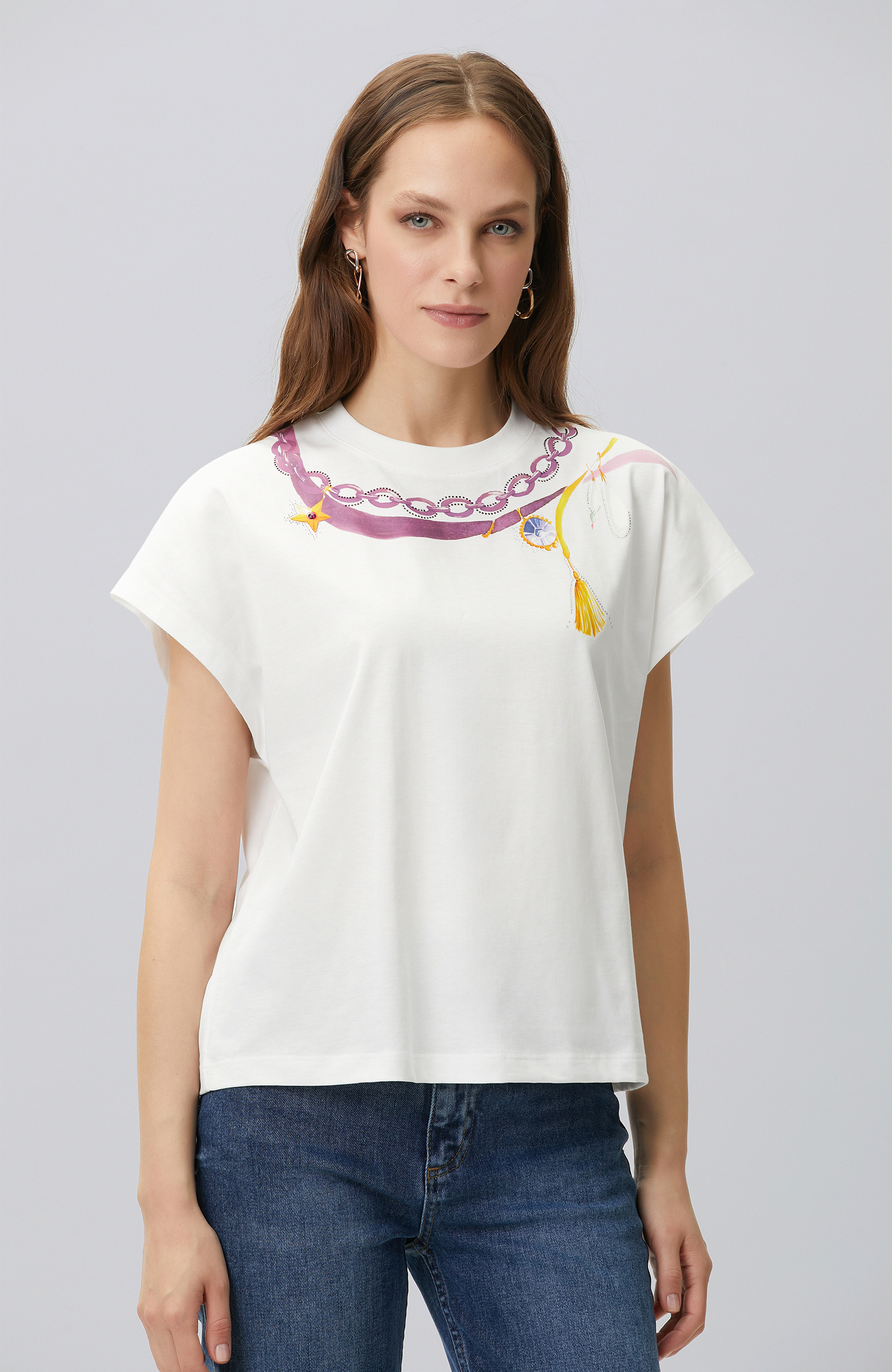 Kırık Beyaz Yaka Baskı Detaylı T-shirt