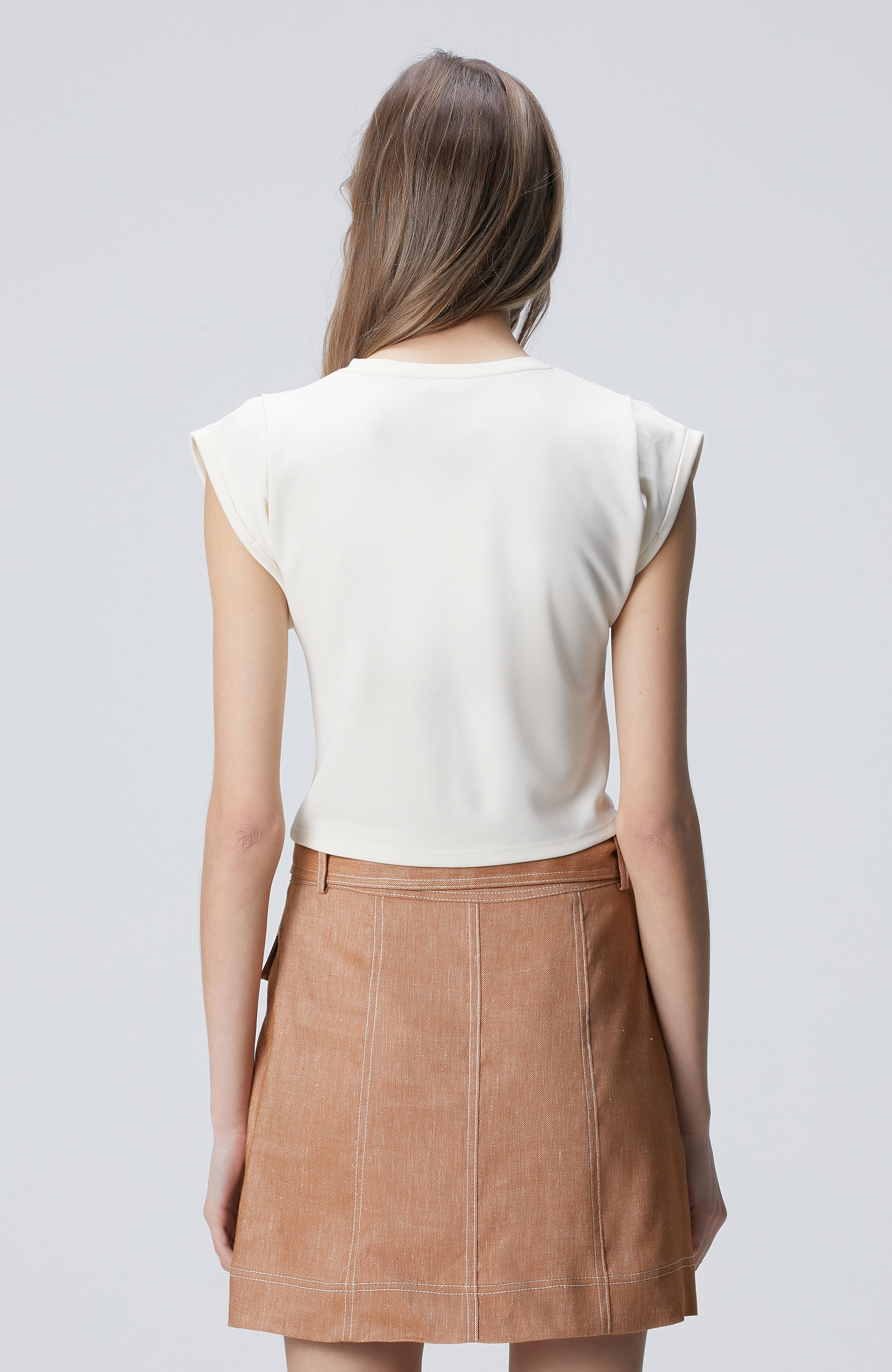 Kırık Beyaz Beli Halka Aksesuar Detaylı T-shirt