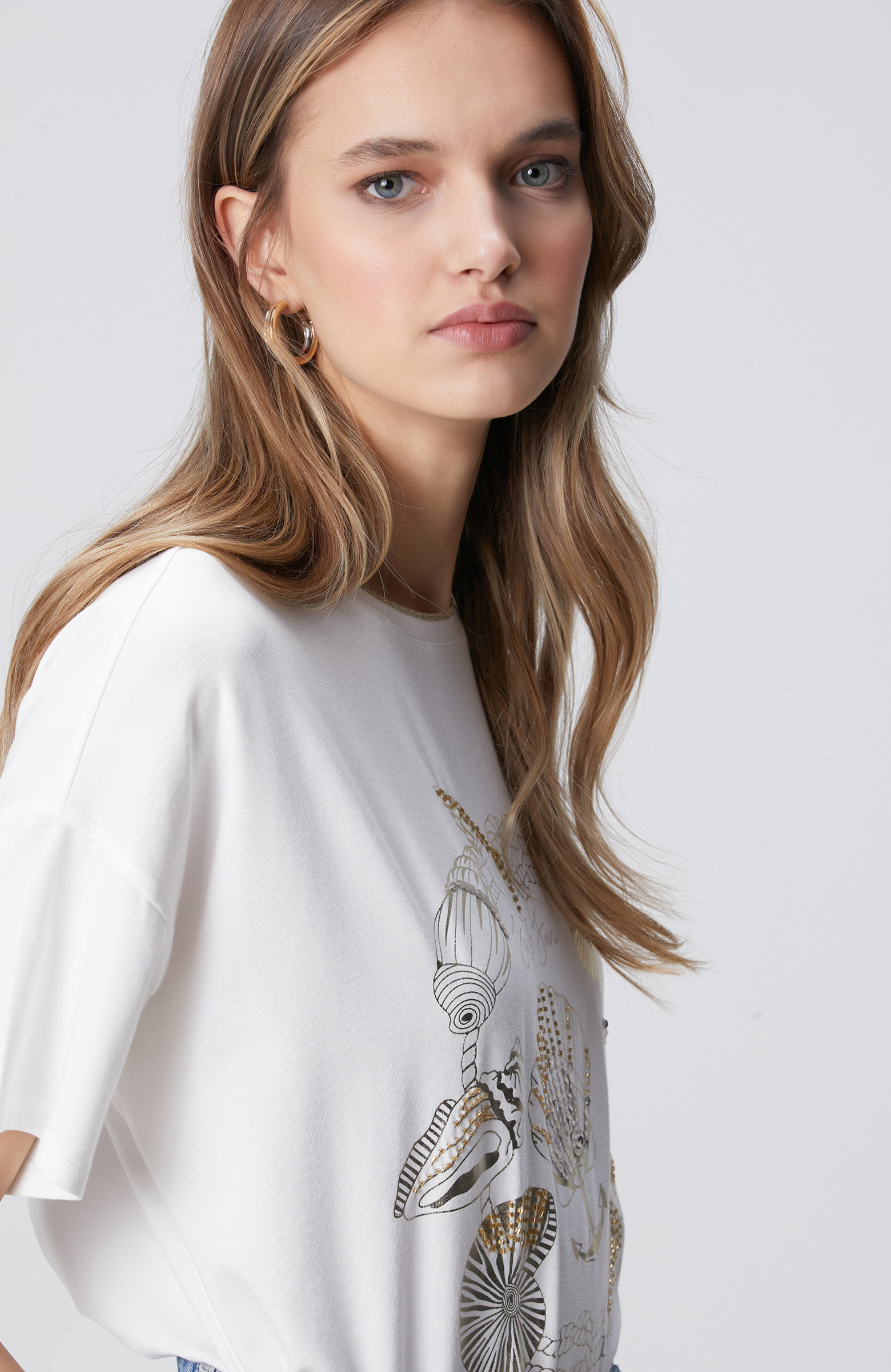 Kırık Beyaz Ön Beden Baskılı T-shirt