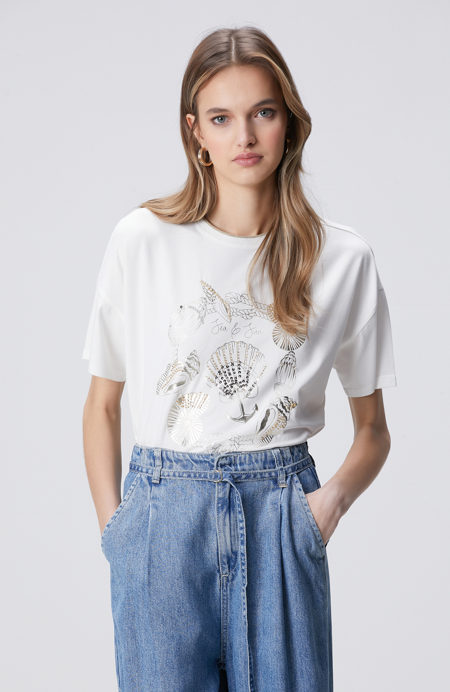 Kırık Beyaz Ön Beden Baskılı T-shirt