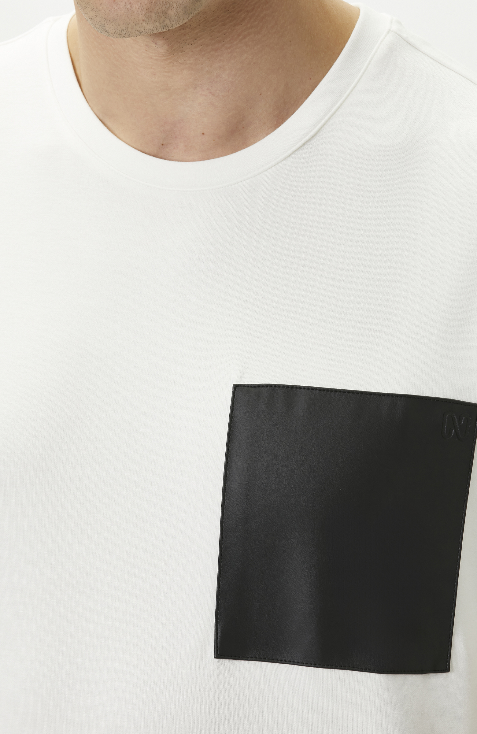 Comfort Fit Beyaz Göğüs Cep Detaylı Sweatshirt