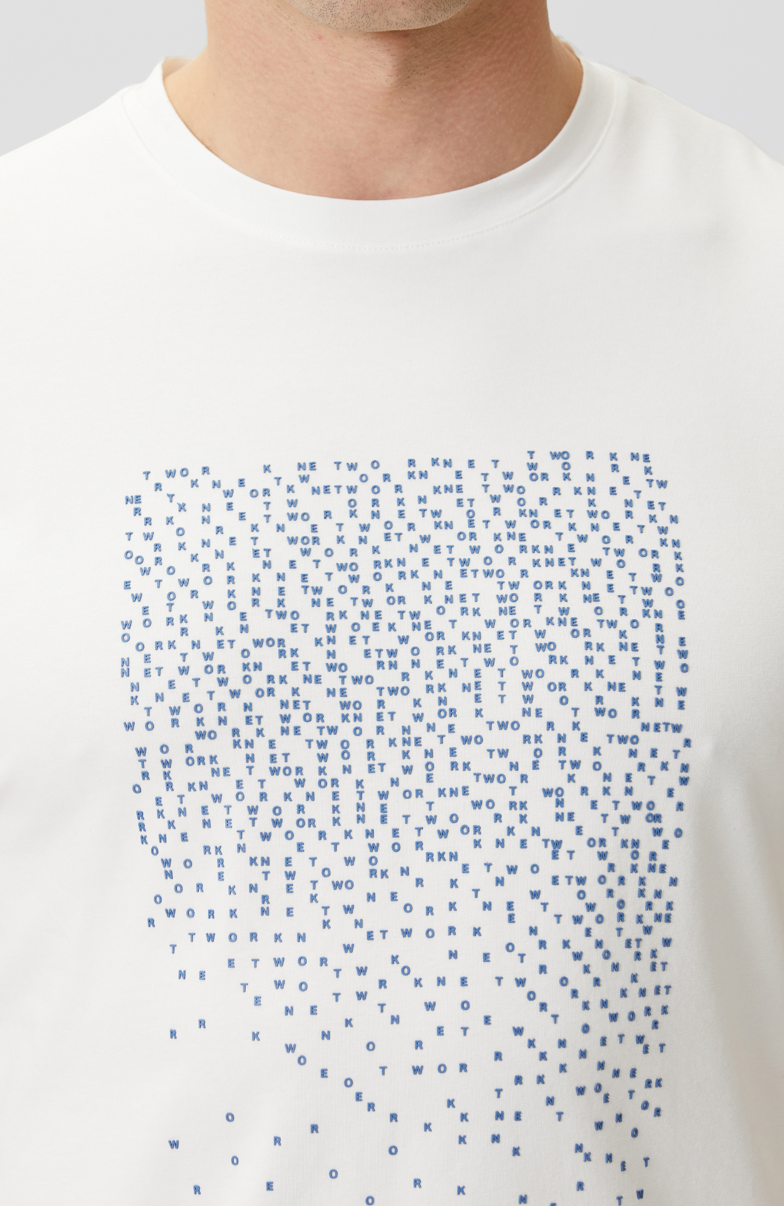 Beyaz Network Mini Harf Baskılı T-shirt