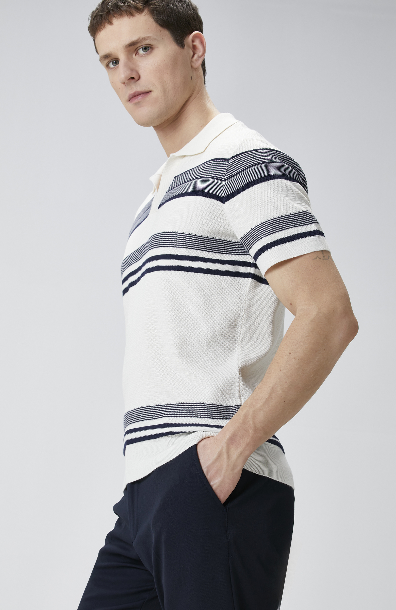 Kırık Beyaz Çizgili Triko Kazak