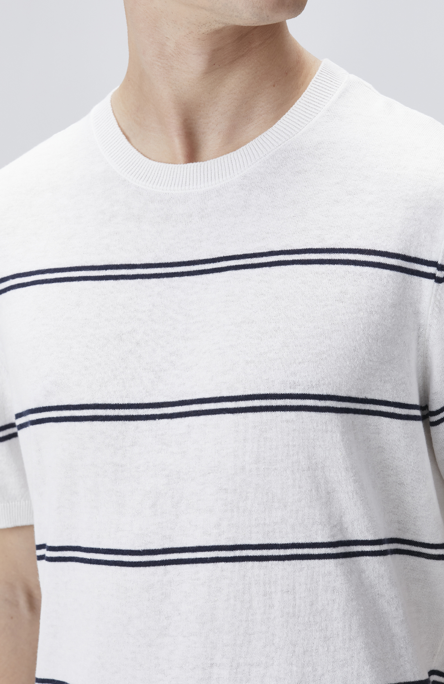 Beyaz Çizgili Keten Karışımlı Triko Kazak