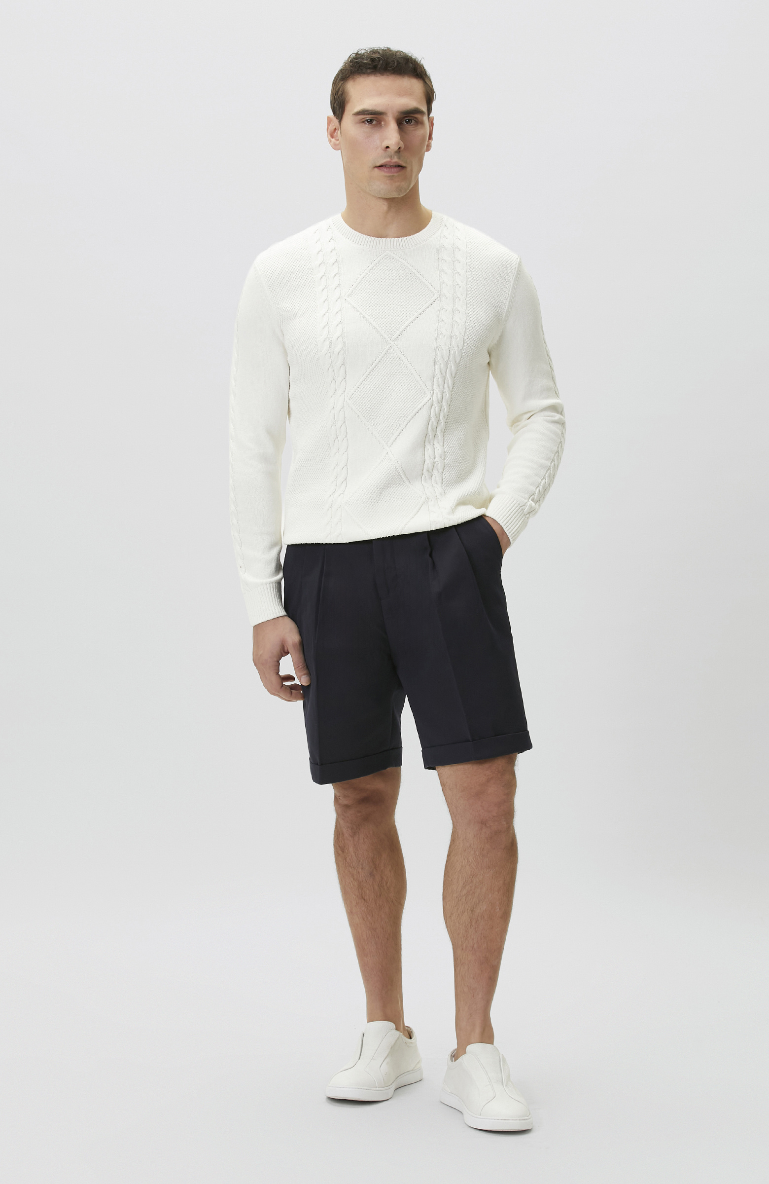 Beyaz Saç Örgü Detaylı Triko Kazak