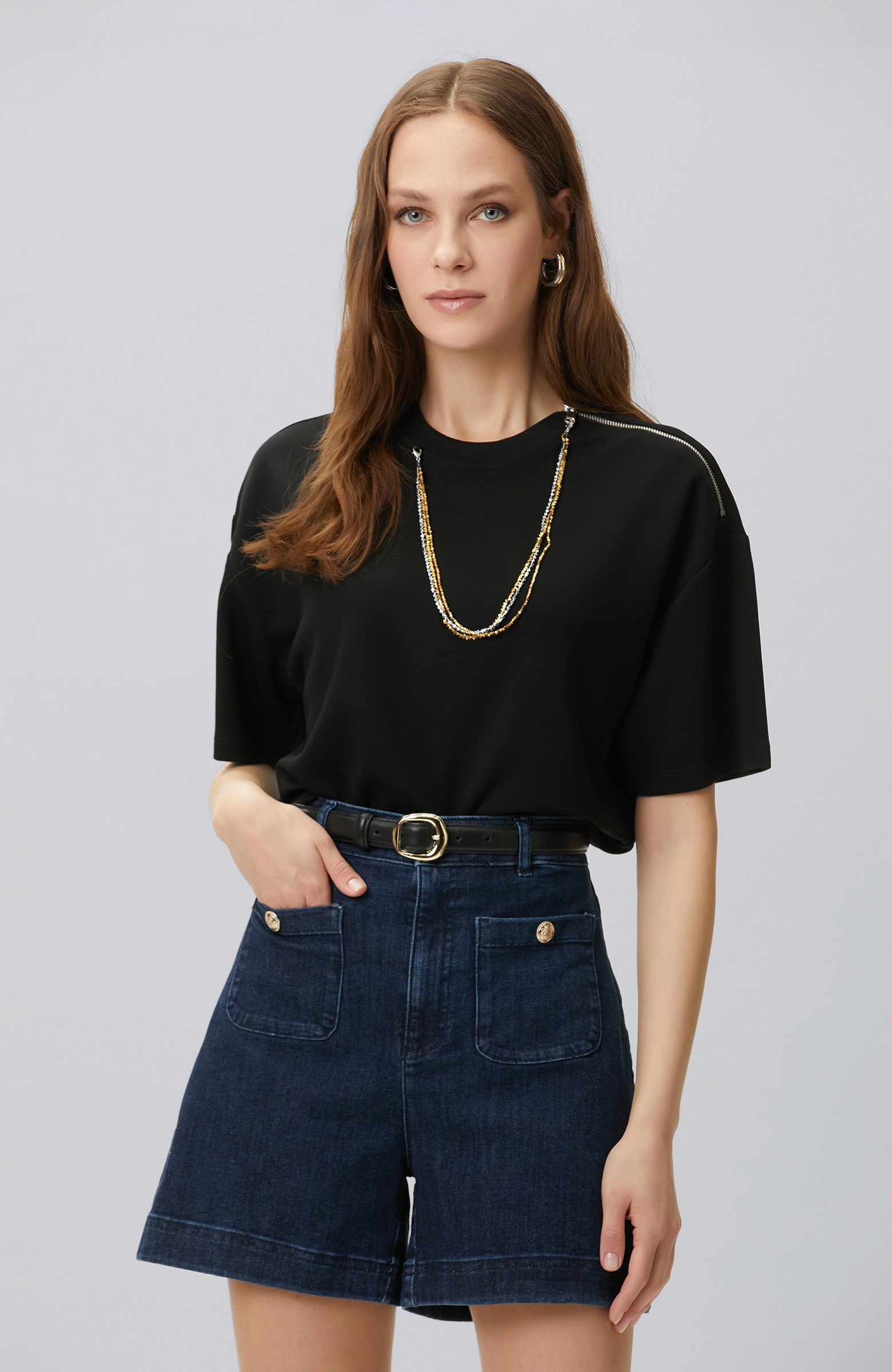 Black Collar Chain Detailed T-shirt