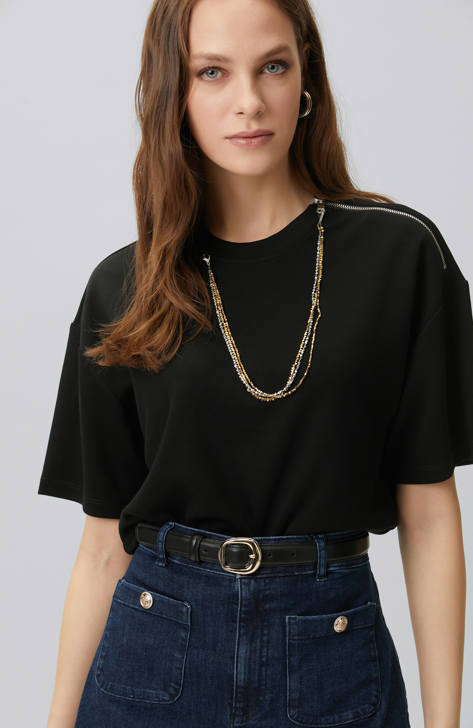 Black Collar Chain Detailed T-shirt