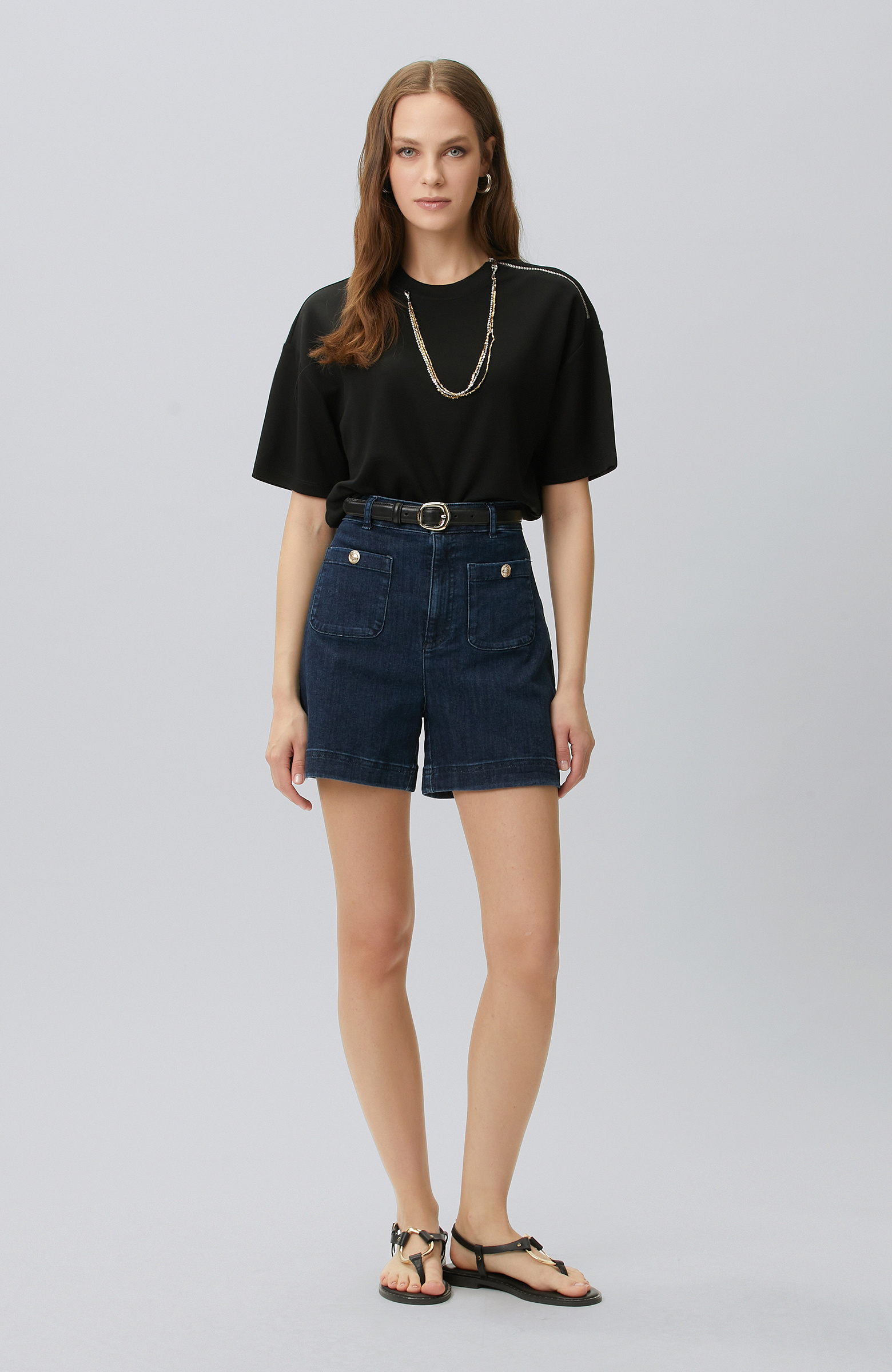 Black Collar Chain Detailed T-shirt