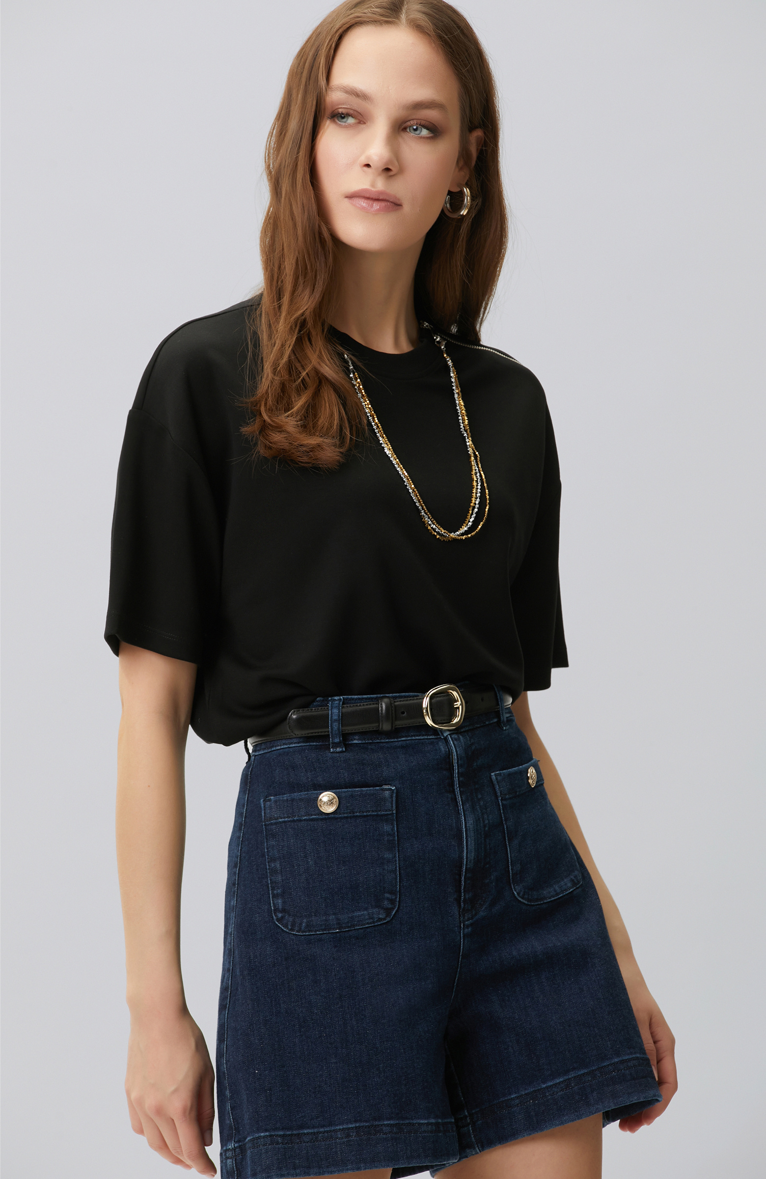Black Collar Chain Detailed T-shirt