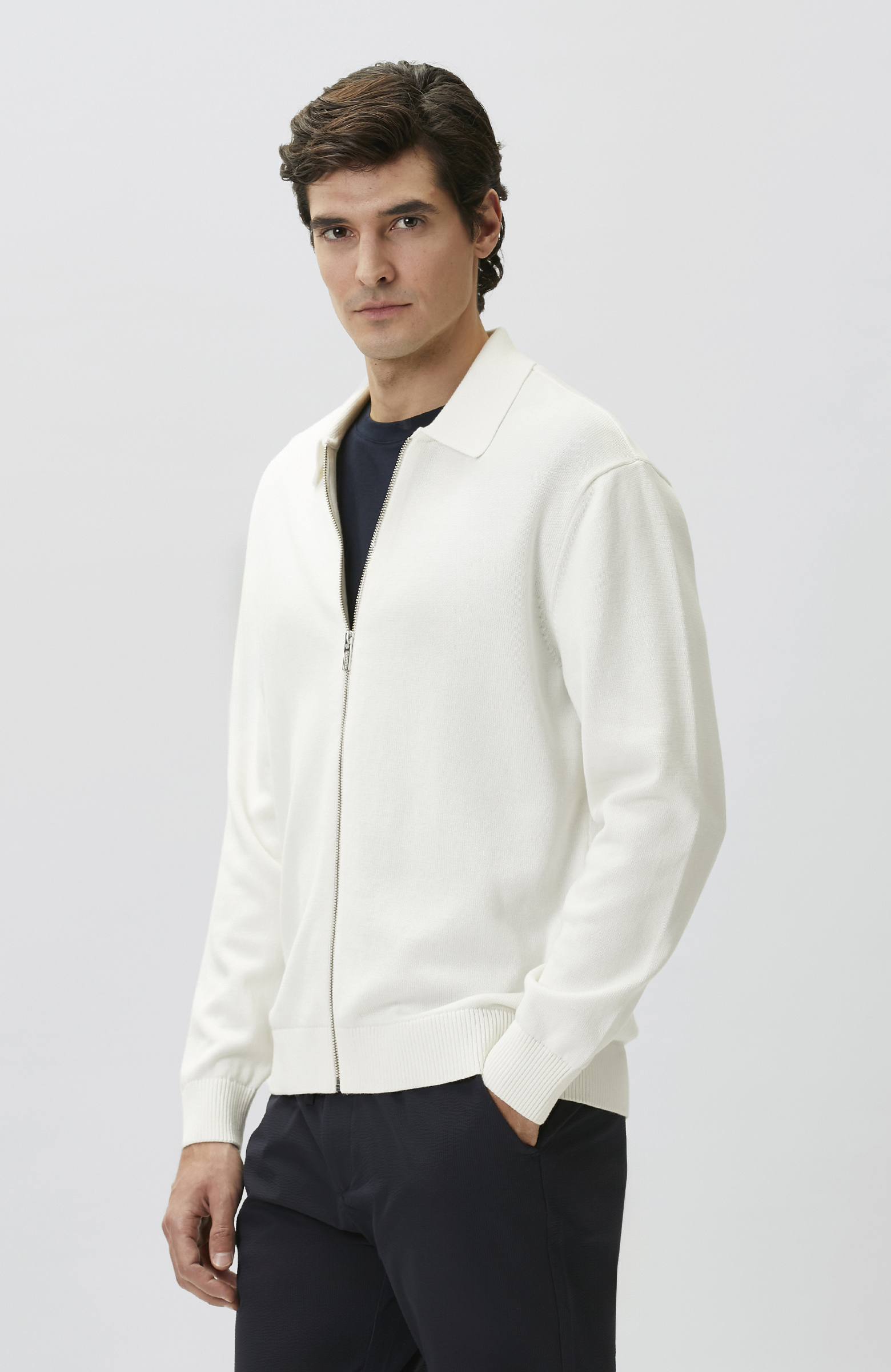 Kırık Beyaz Triko Hırka