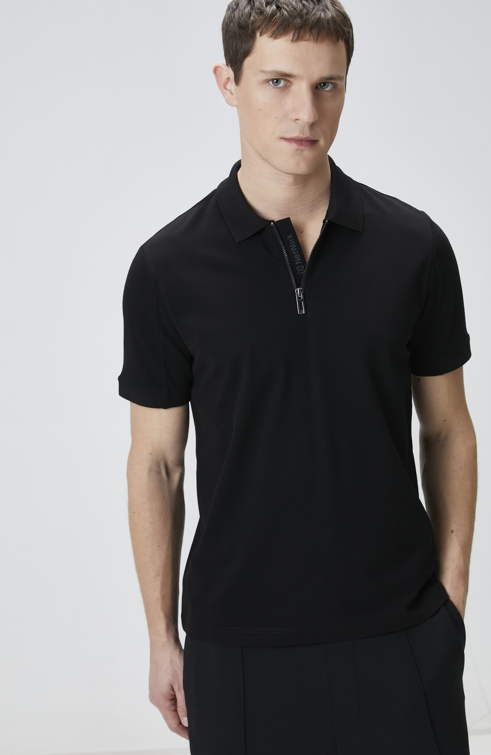 Siyah Polo Yaka Enjeksiyon Baskılı T-shirt