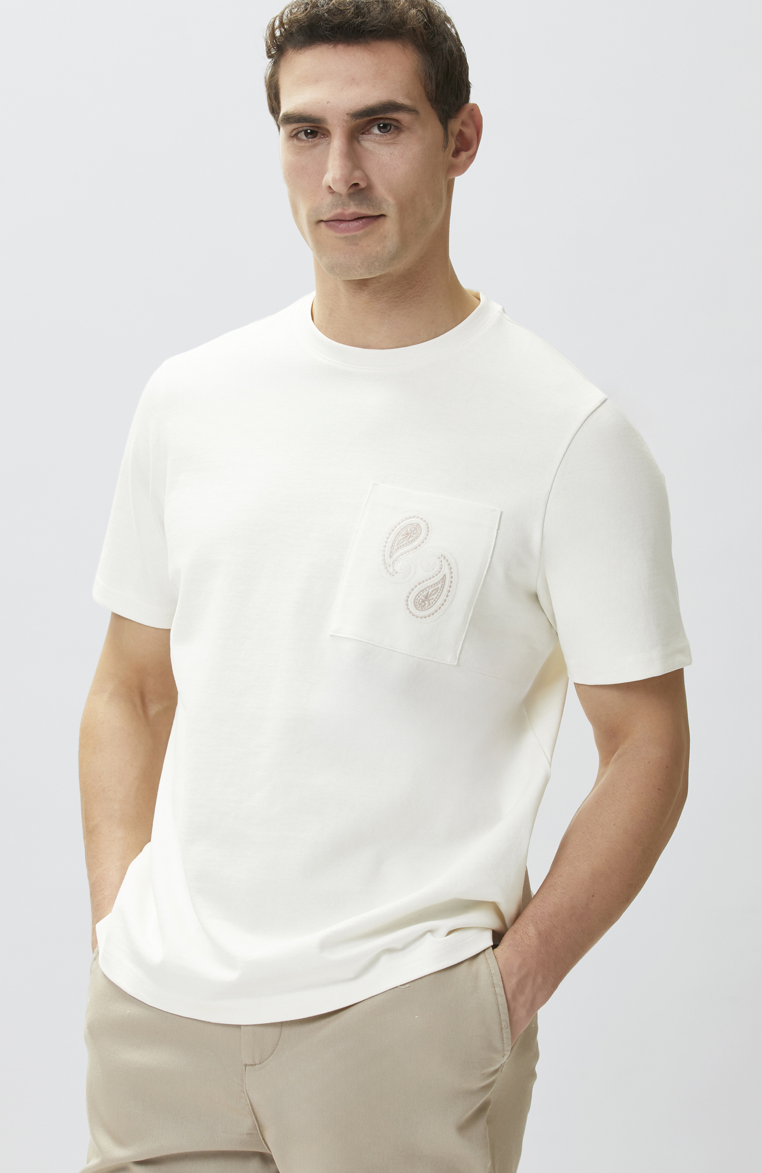 Kırık Beyaz Nakış Detaylı T-shirt
