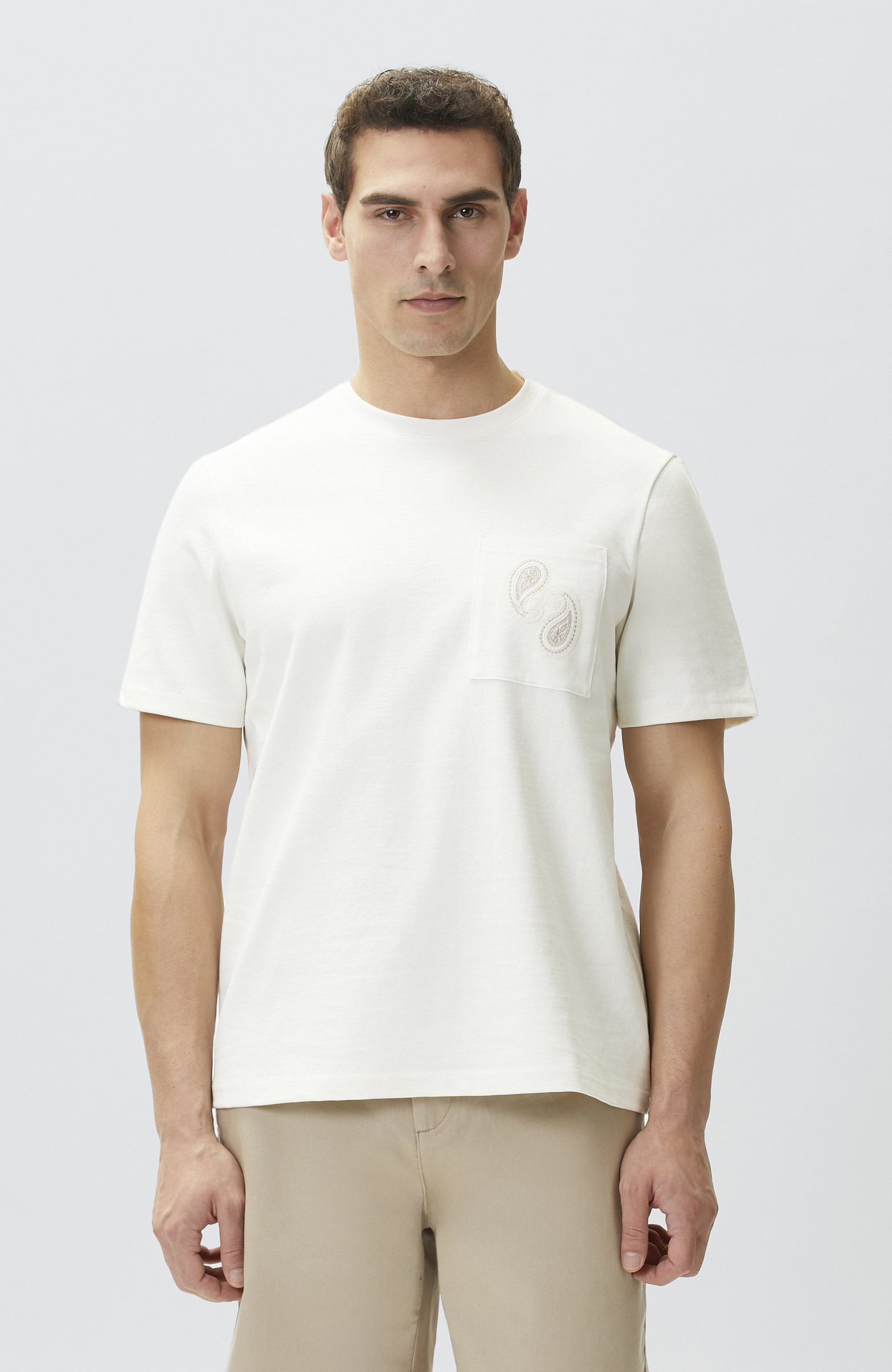 Kırık Beyaz Nakış Detaylı T-shirt
